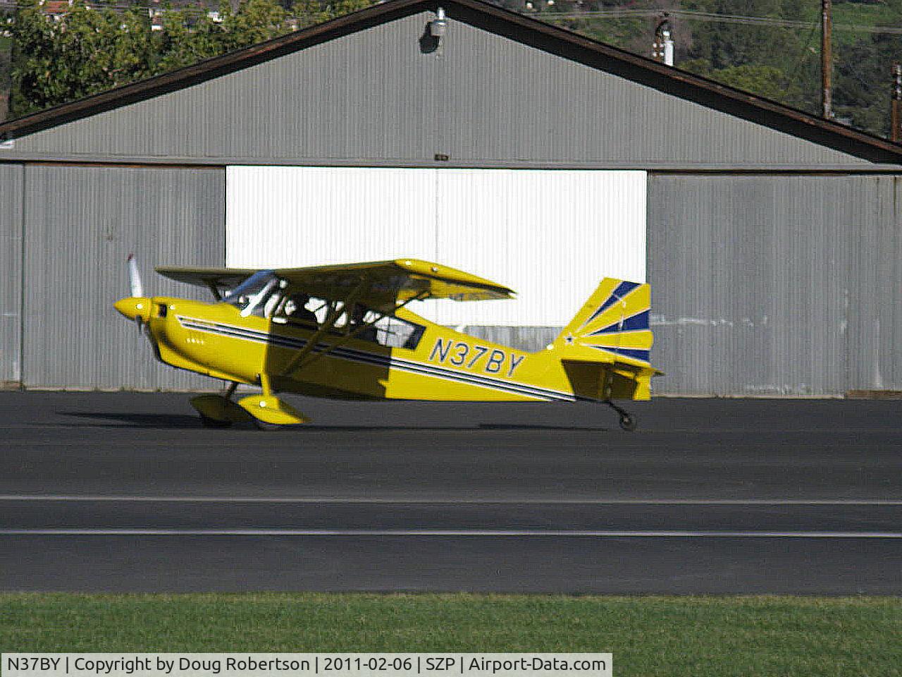 N37BY, 2004 American Champion 8KCAB Super Decathlon C/N 951-2004, 2004 American Champion 8KCAB SUPER DECATHLON, Lycoming AEIO-360 180 Hp, holding short 04