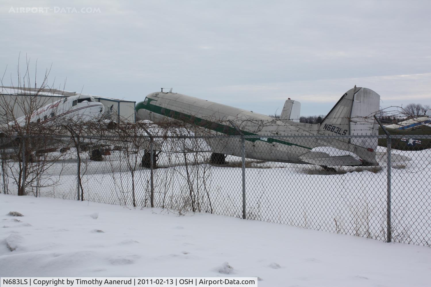 N683LS, 1942 Douglas DC3C C/N 43084, 1942 Douglas DC3C, c/n: 43084