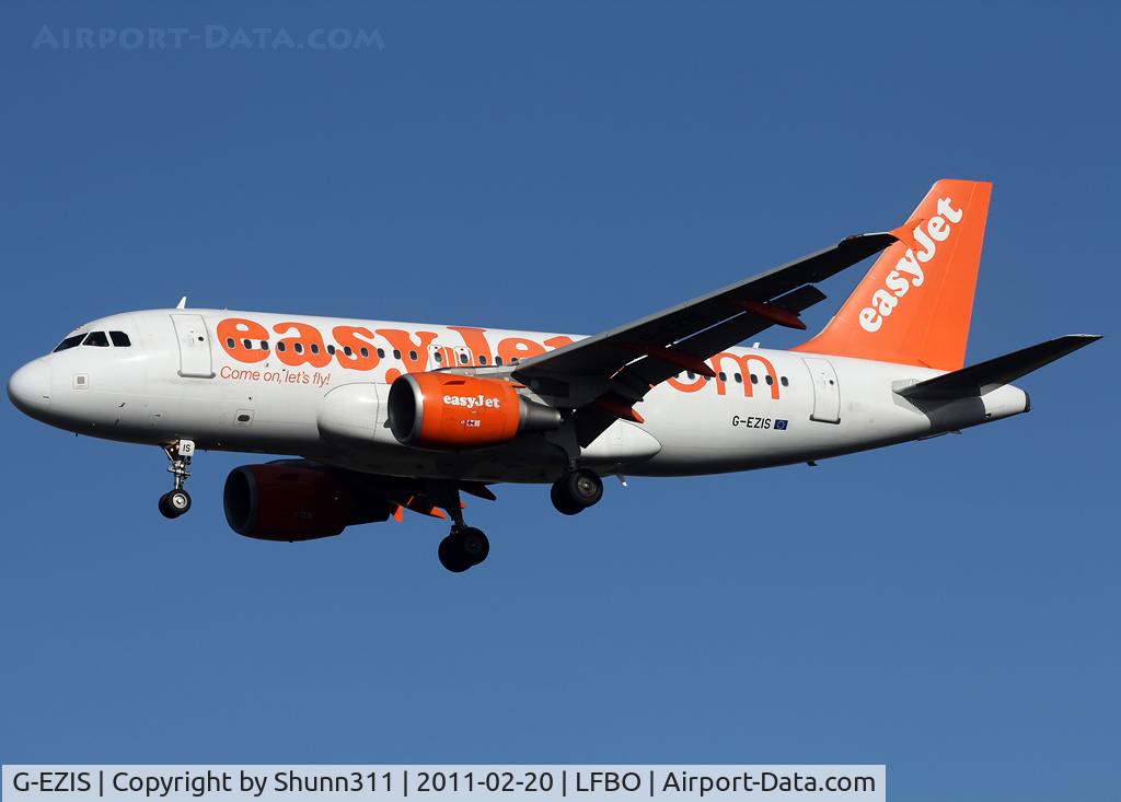 G-EZIS, 2005 Airbus A319-111 C/N 2528, Landing rwy 32L