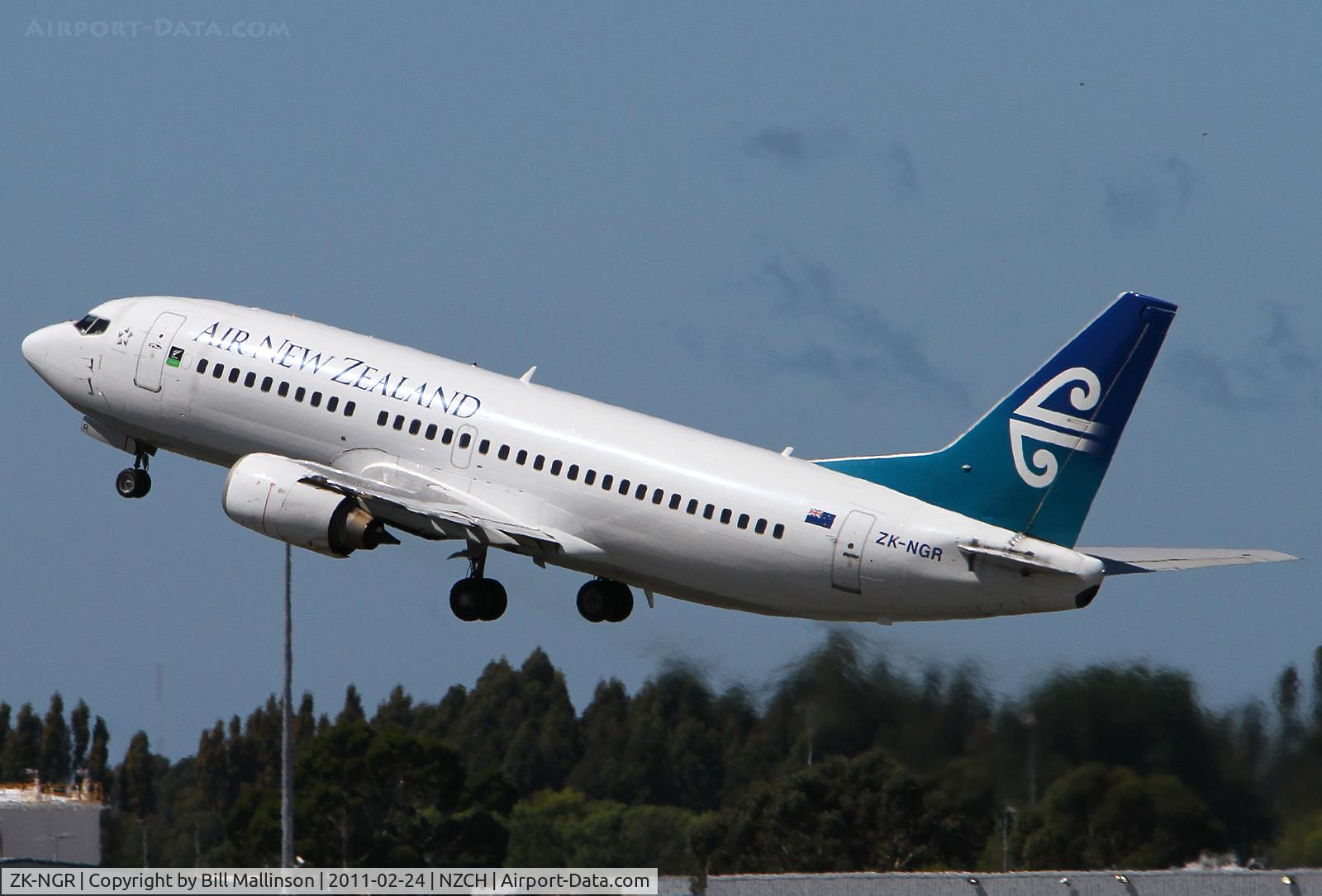 ZK-NGR, 1998 Boeing 737-33A C/N 27460, extra flights were  put on for CHC earthquake evacuees