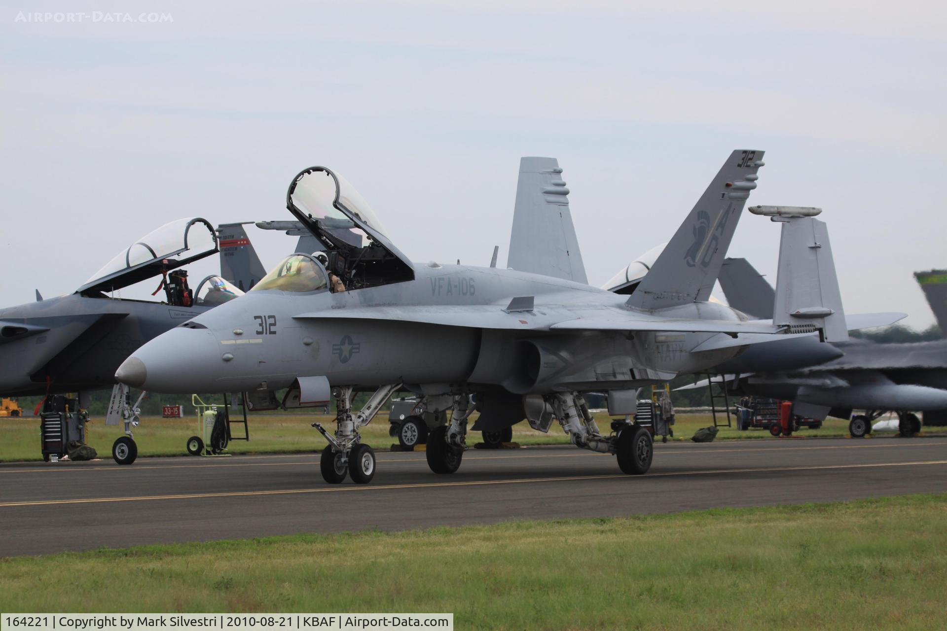 164221, 1991 McDonnell Douglas F/A-18C Hornet C/N 0984, Barnes Municipal Airport, Westfield, MA 2010