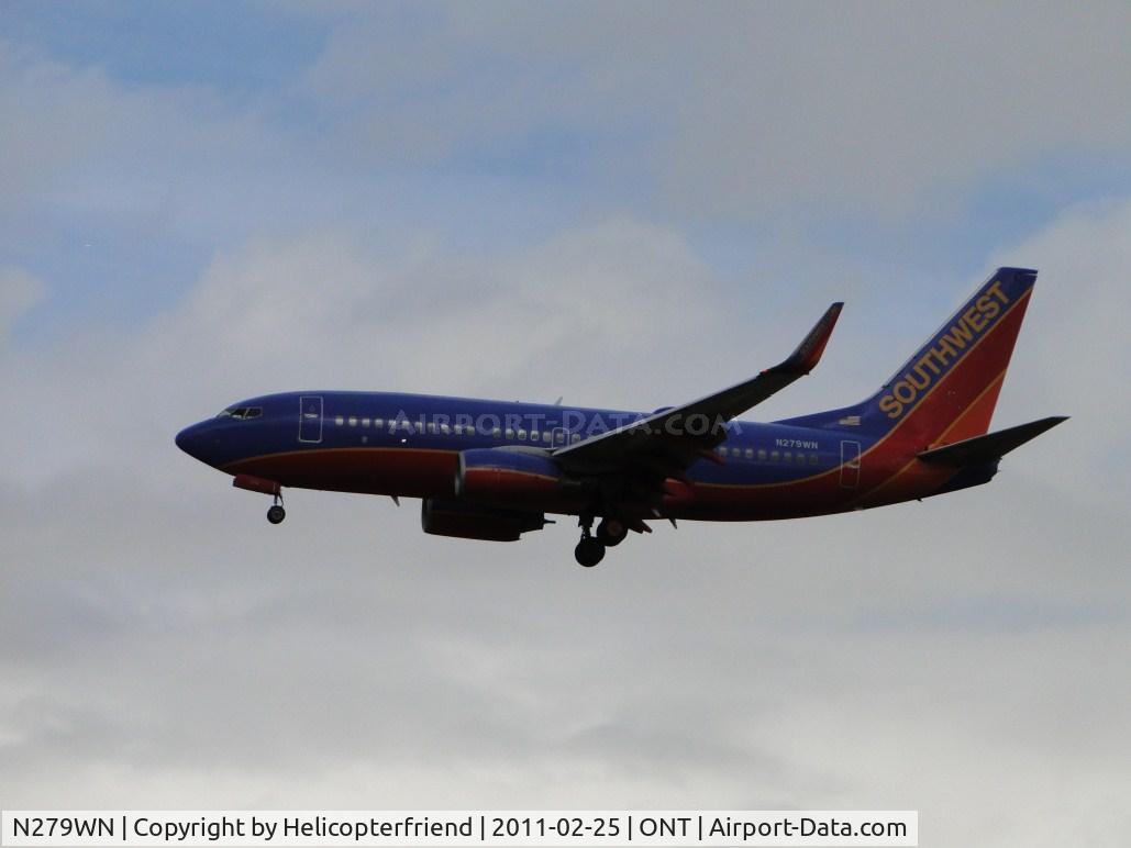 N279WN, 2007 Boeing 737-7H4 C/N 32532, Under broken cloudy skies, on final to runway 26R