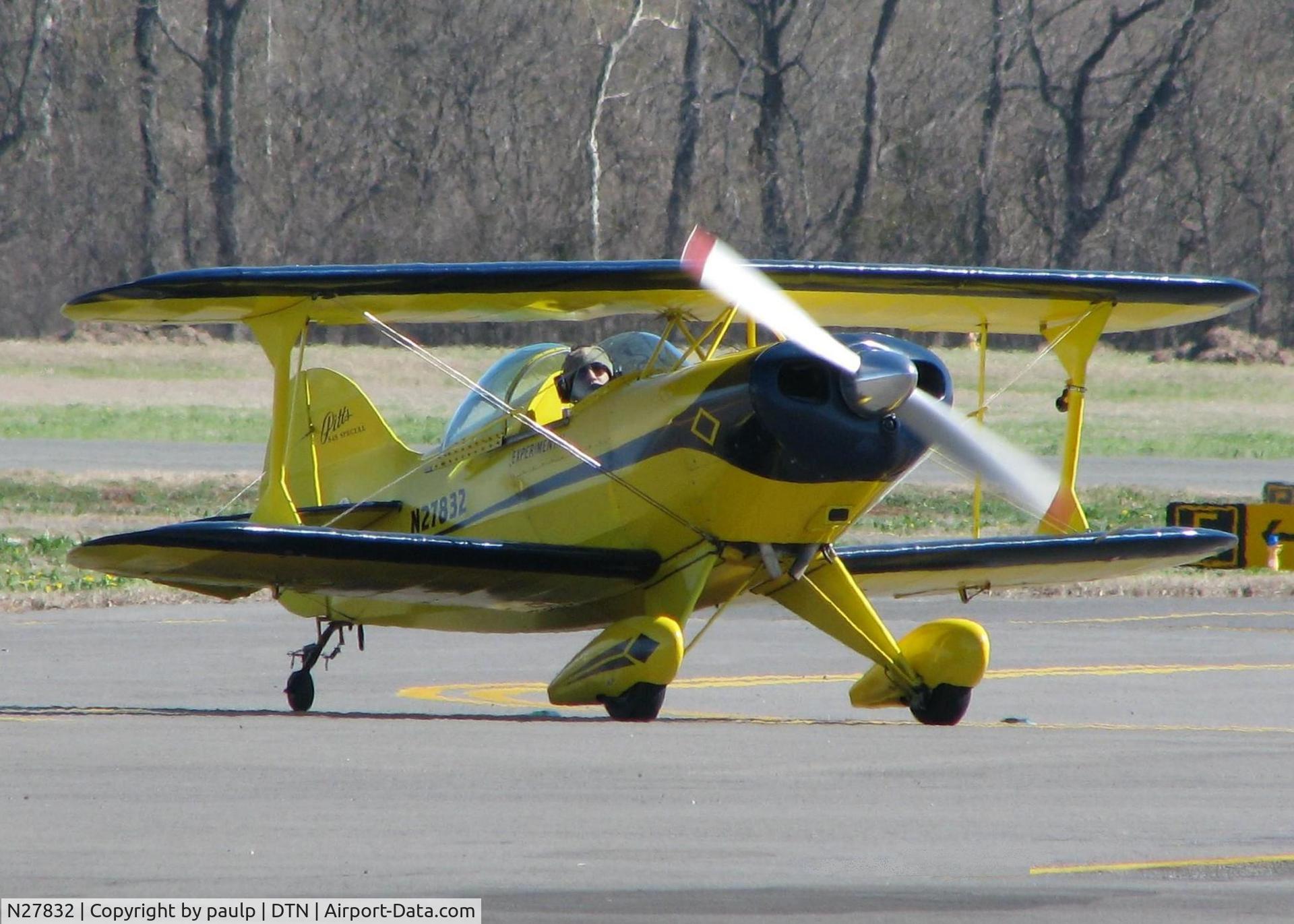 N27832, 1994 Pitts S-1 Special C/N WHPS-0086, At Downtown Shreveport.
