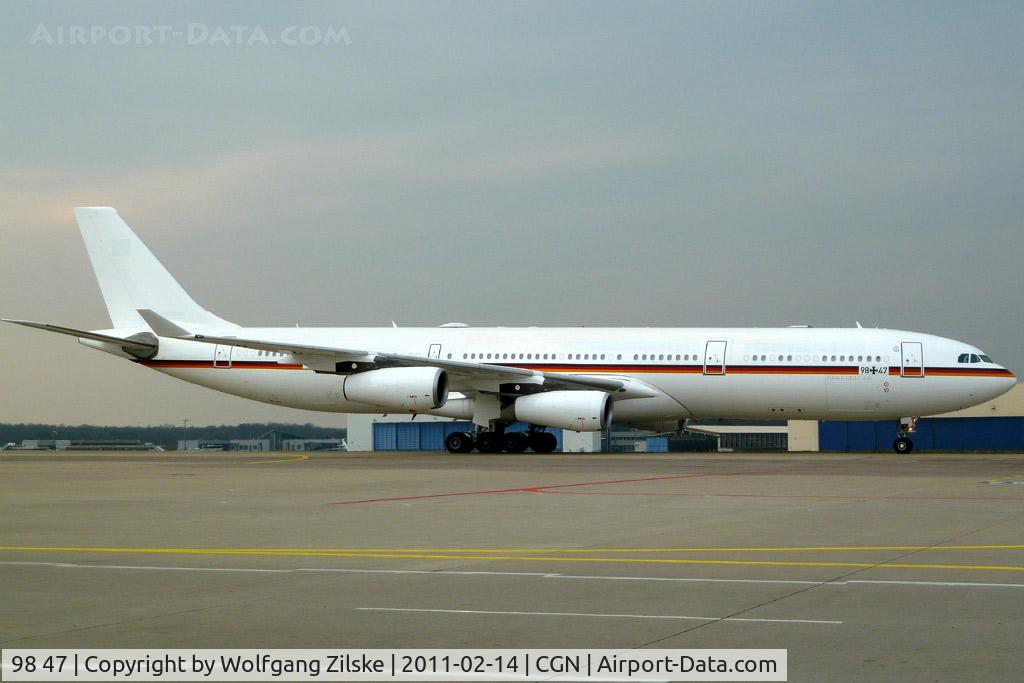 98 47, 1999 Airbus A340-313X C/N 274, visitor
