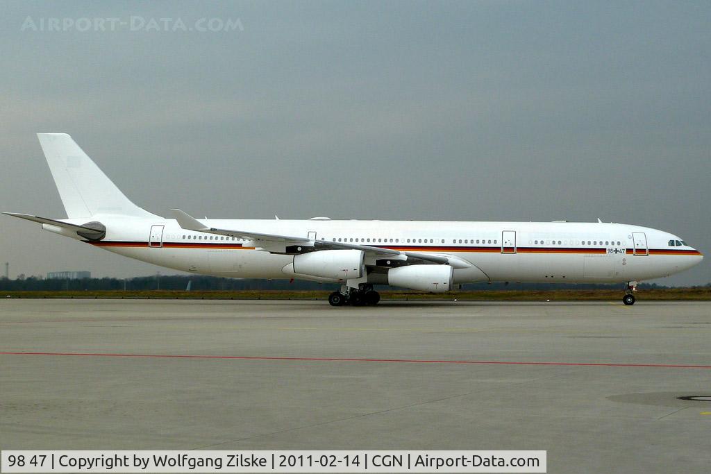 98 47, 1999 Airbus A340-313X C/N 274, visitor