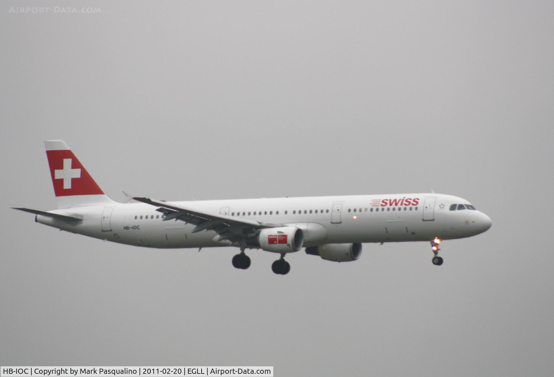 HB-IOC, 1995 Airbus A321-111 C/N 520, Airbus A321-100