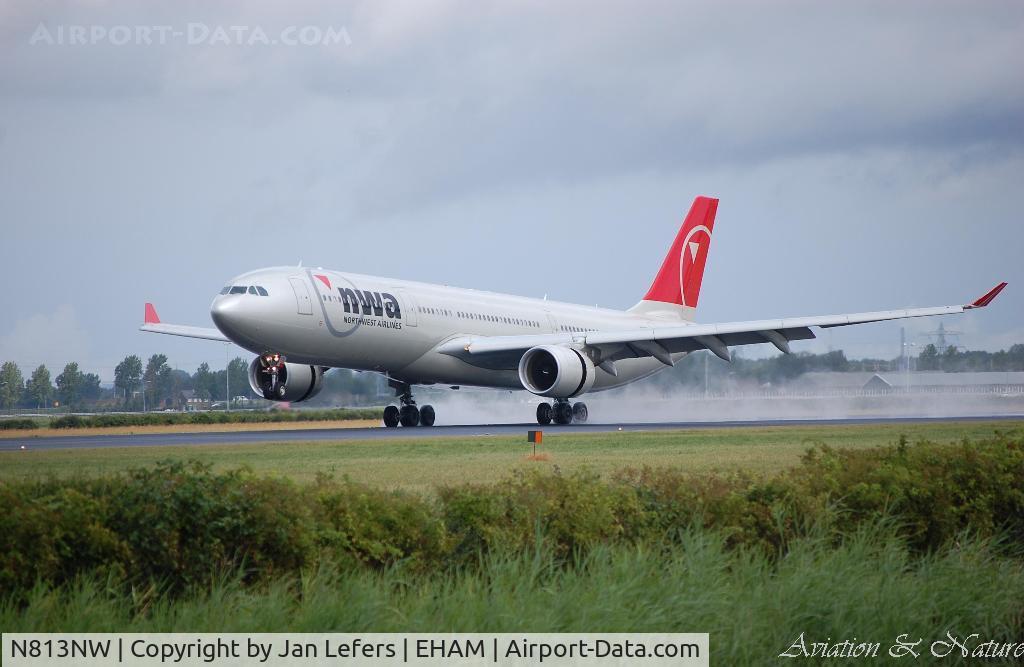 N813NW, 2006 Airbus A33-323X C/N 799, Landing on the Polderbaan ,Schiphol Amsterdam