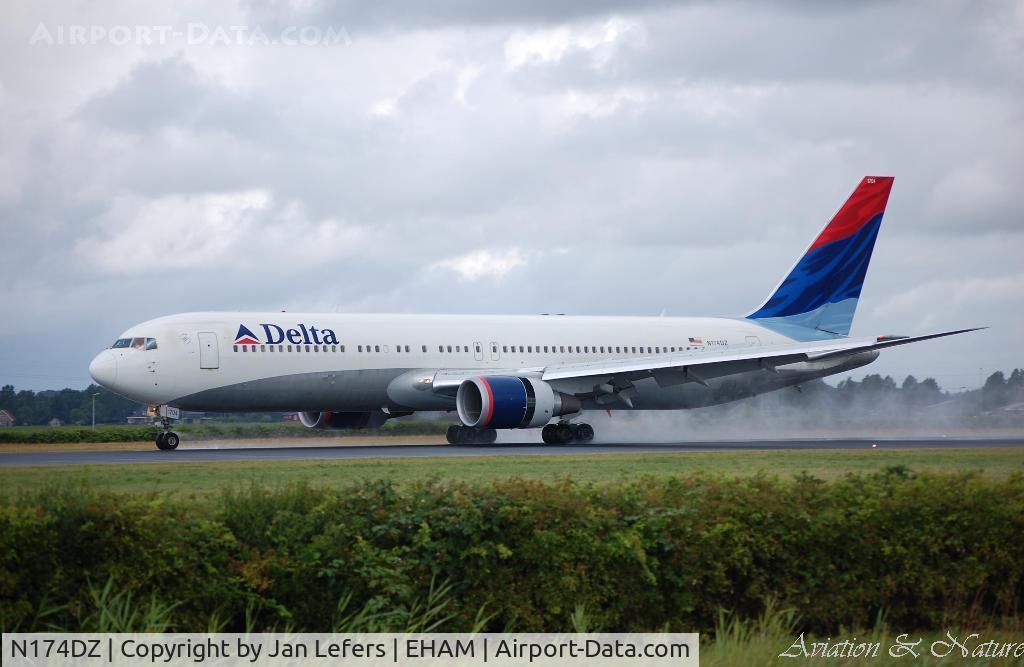 N174DZ, 1998 Boeing 767-332 C/N 29693, Polderbaan Schiphol Amsterdam