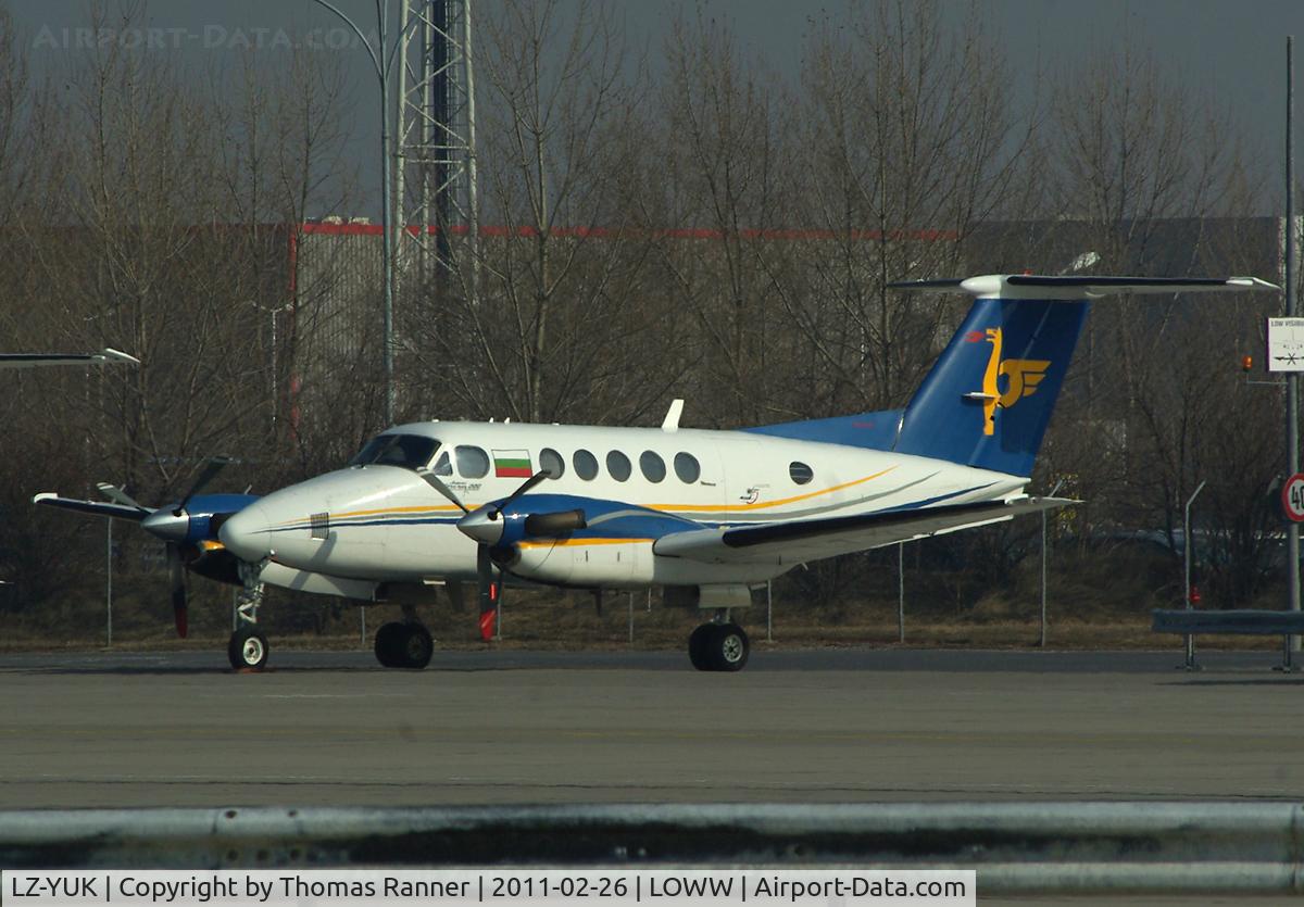 LZ-YUK, 1975 Beech 200 Super King Air C/N BB-82, Air Lazur Beech 200 King Air