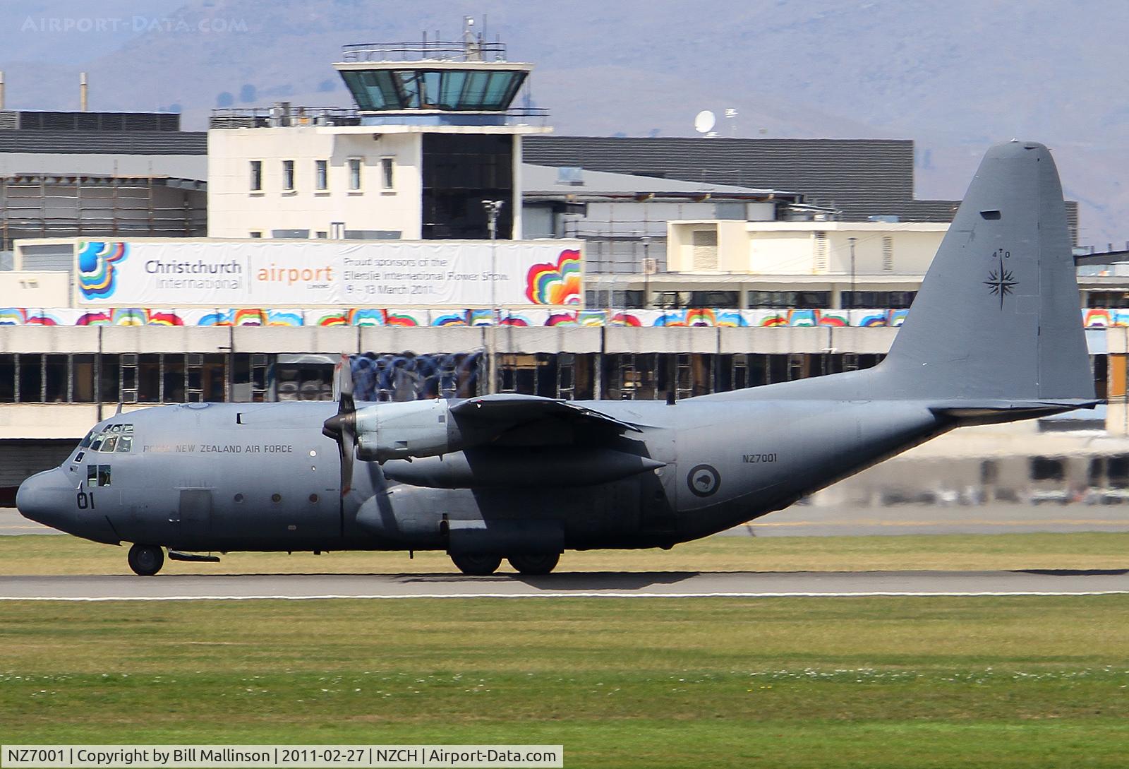 NZ7001, 1965 Lockheed C-130H Hercules C/N 382-4052, away with personnel and passengers to firmer ground