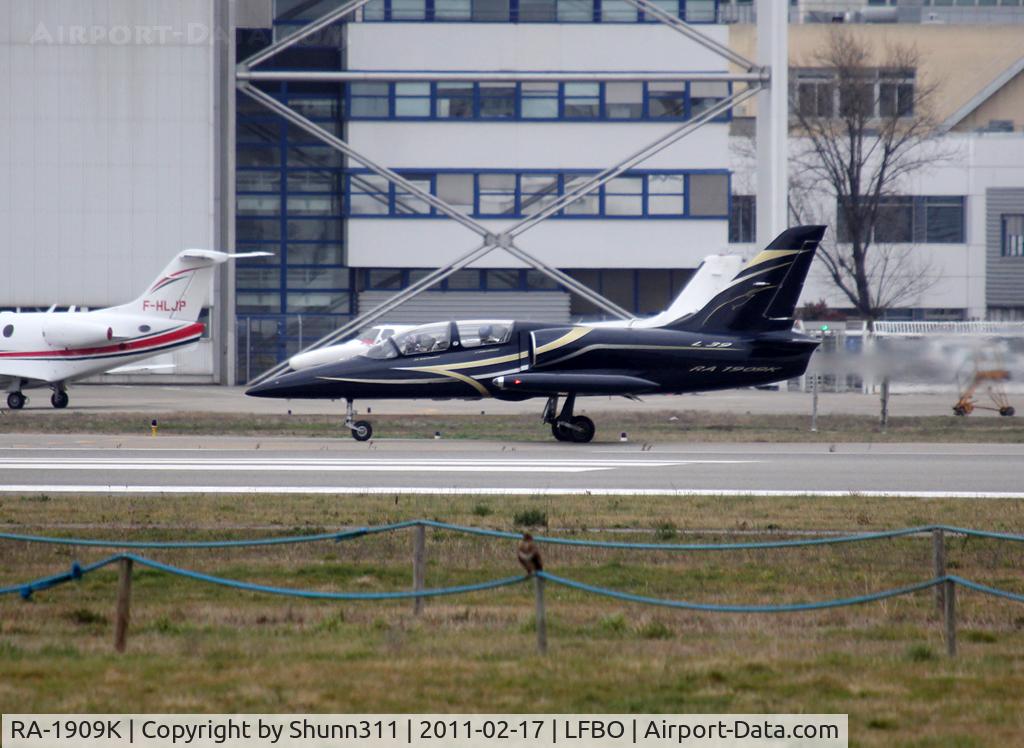 RA-1909K, Aero L-39C Albatros C/N 432936, Taxiing for departure...