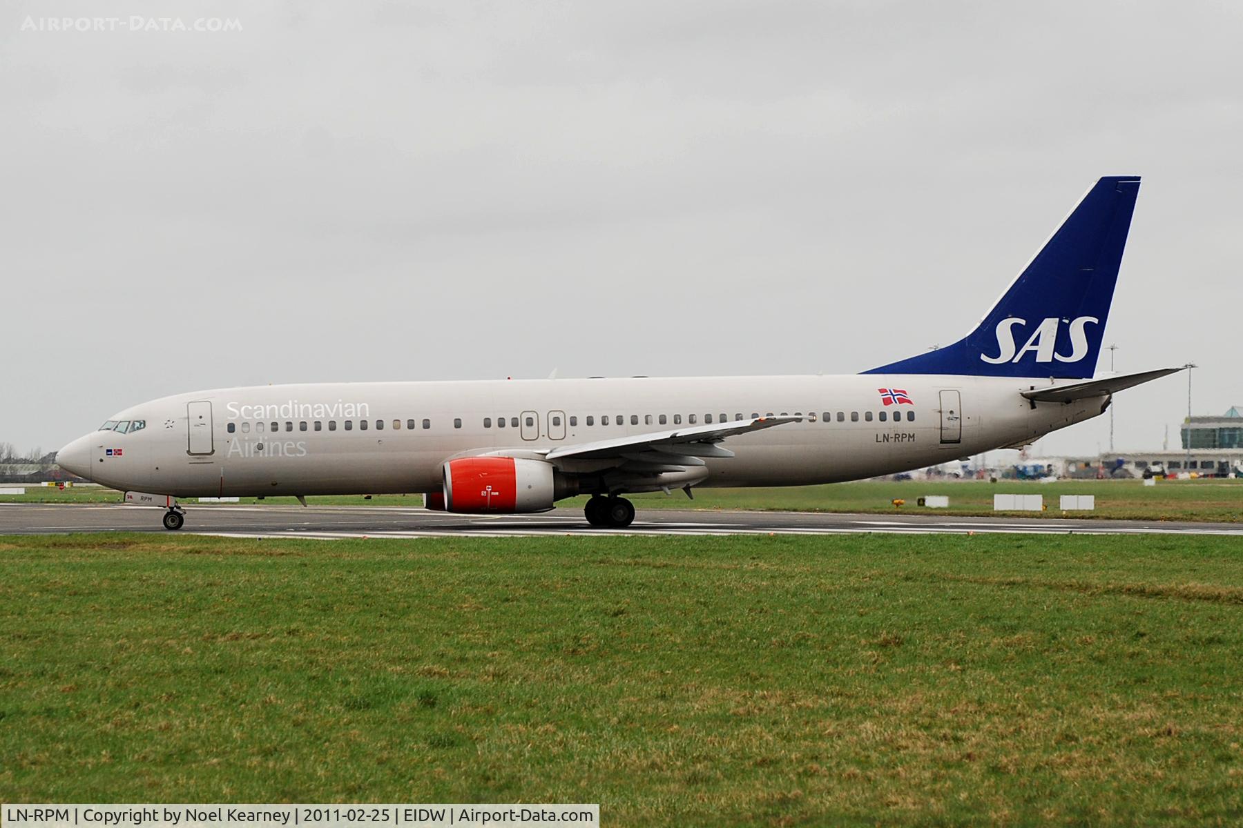 LN-RPM, 2000 Boeing 737-883 C/N 30195, Departing off Rwy 28