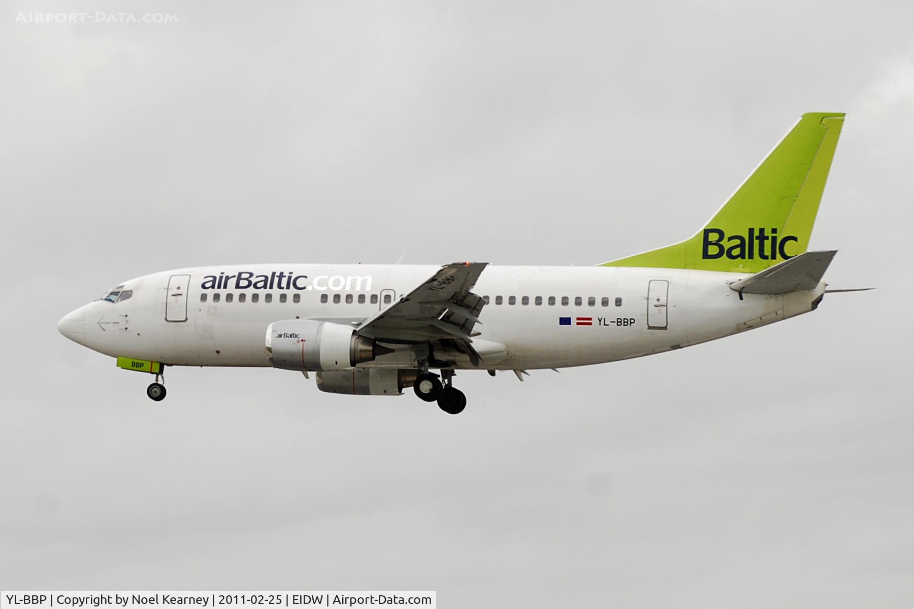 YL-BBP, 1992 Boeing 737-522 C/N 26688, Landing Rwy 28