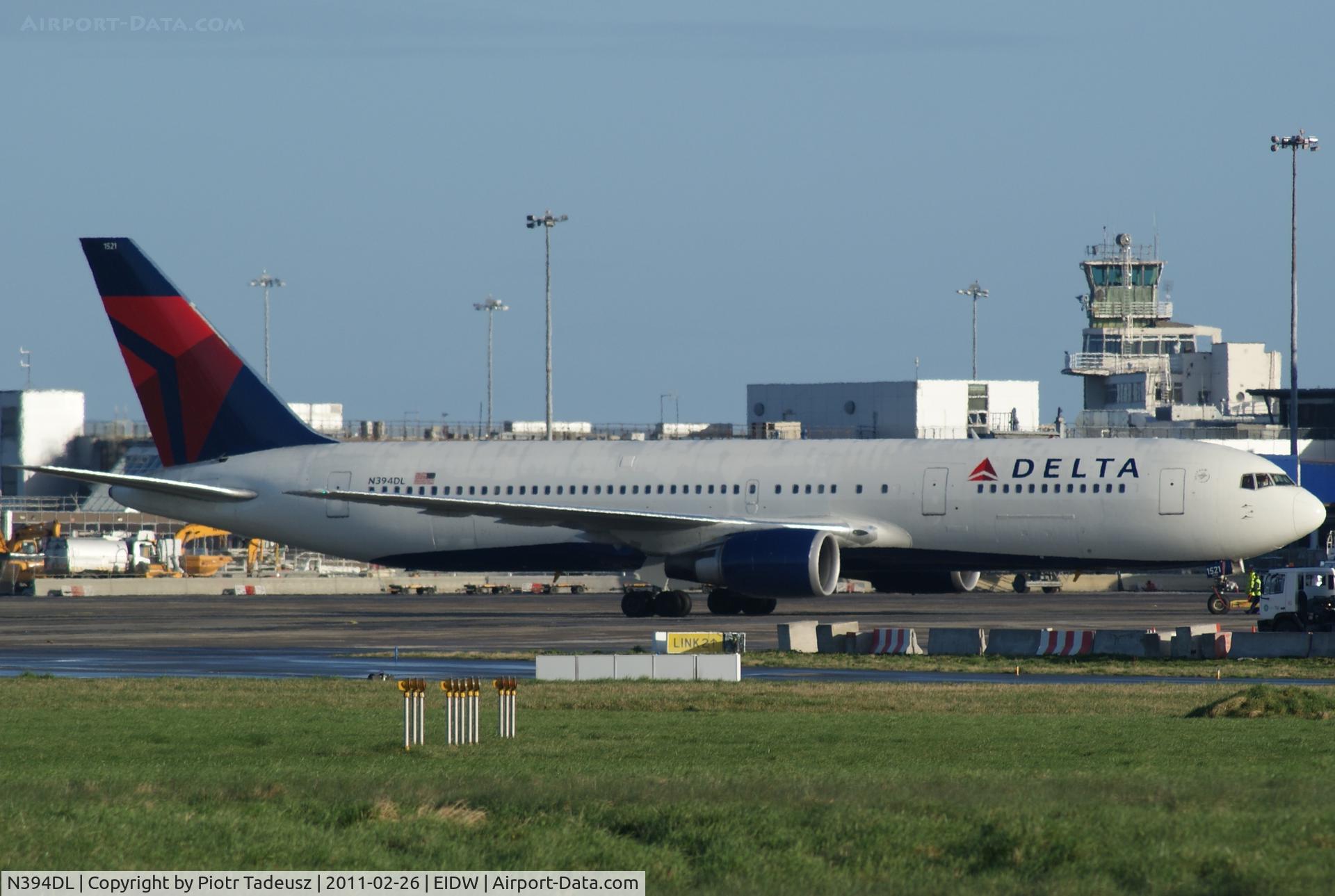 N394DL, 1995 Boeing 767-324/ER C/N 27394, dublin
