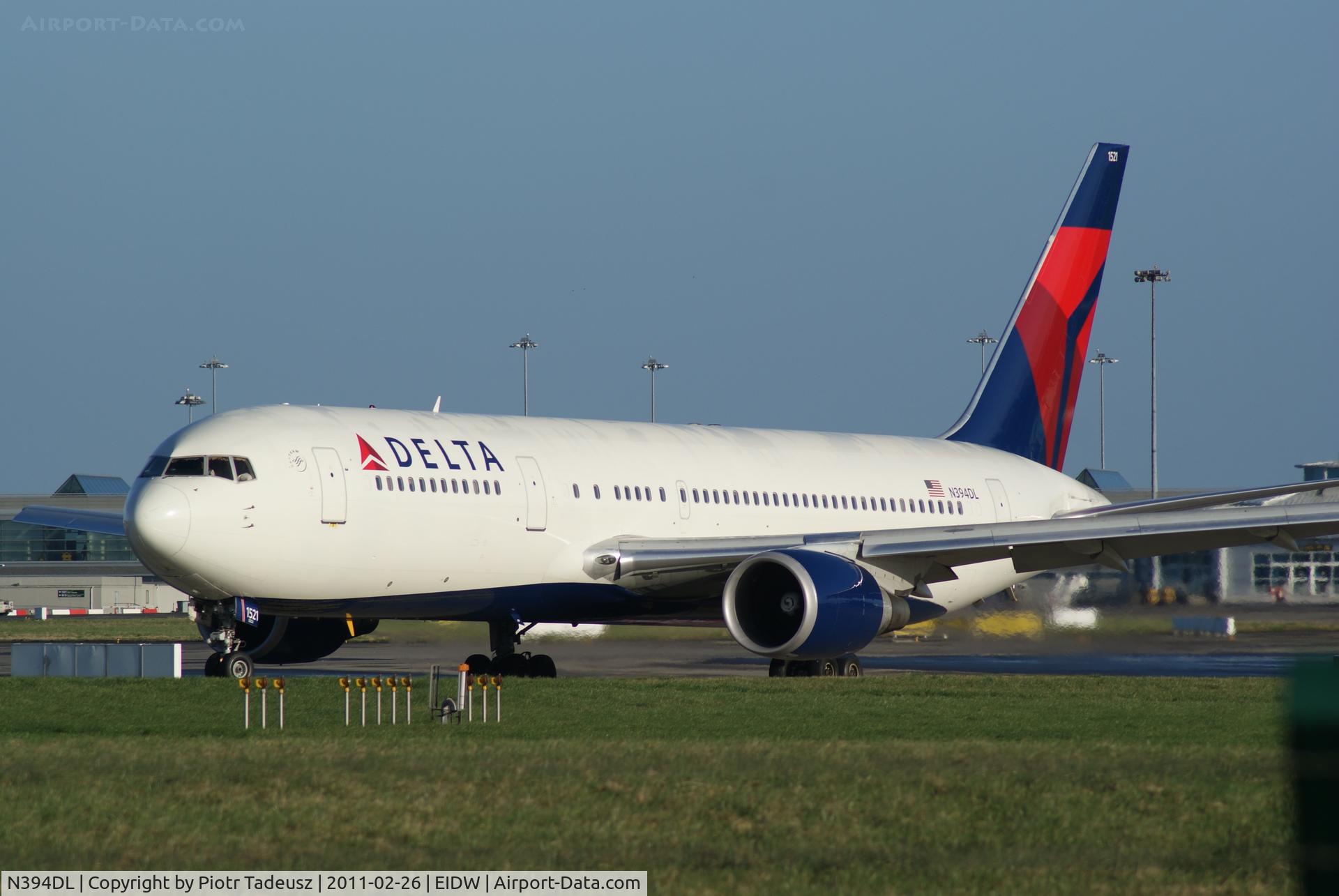 N394DL, 1995 Boeing 767-324/ER C/N 27394, dublin