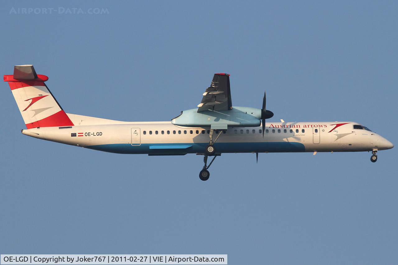 OE-LGD, 2000 De Havilland Canada DHC-8-402Q Dash 8 C/N 4027, Austrian arrows