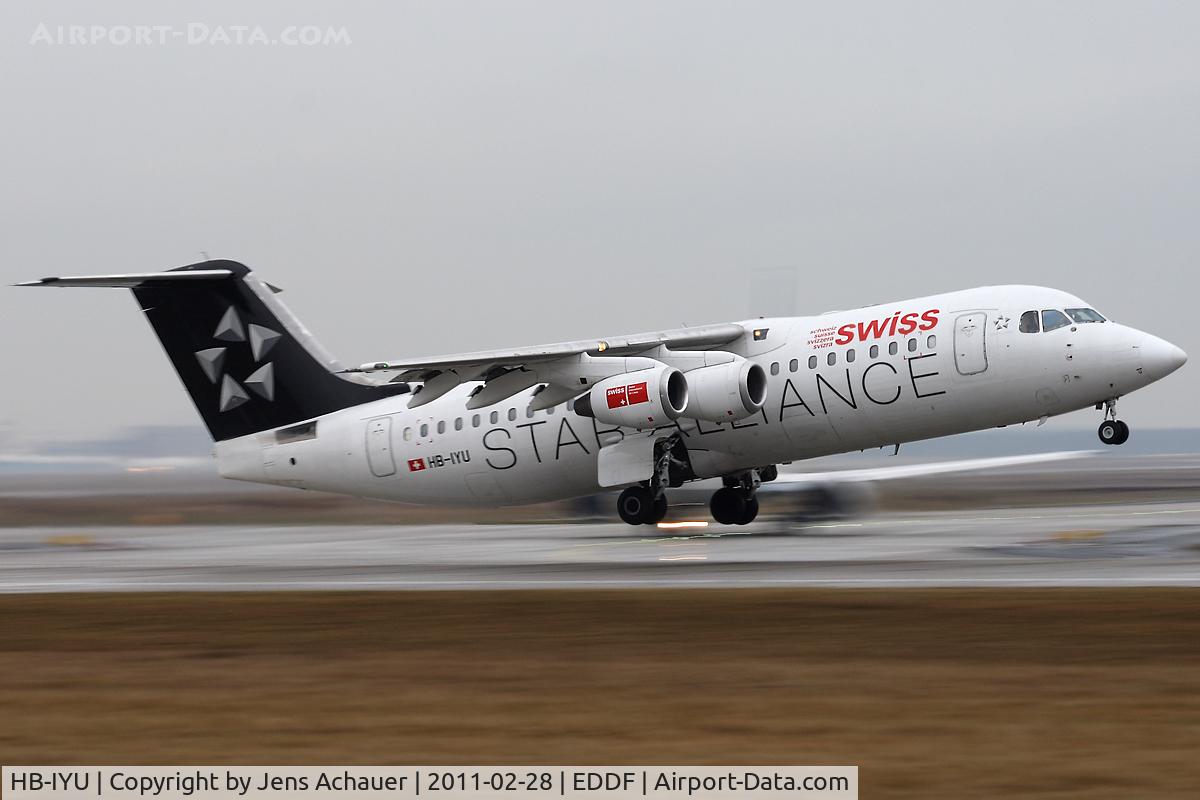HB-IYU, 2000 British Aerospace Avro 146-RJ100 C/N E3379, Take off rwy 18