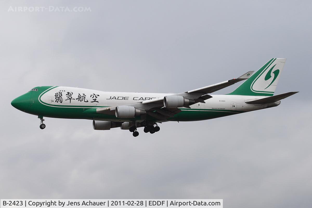 B-2423, 2008 Boeing 747-4EVF/ER/SCD C/N 35174, Short final on rwy 25L