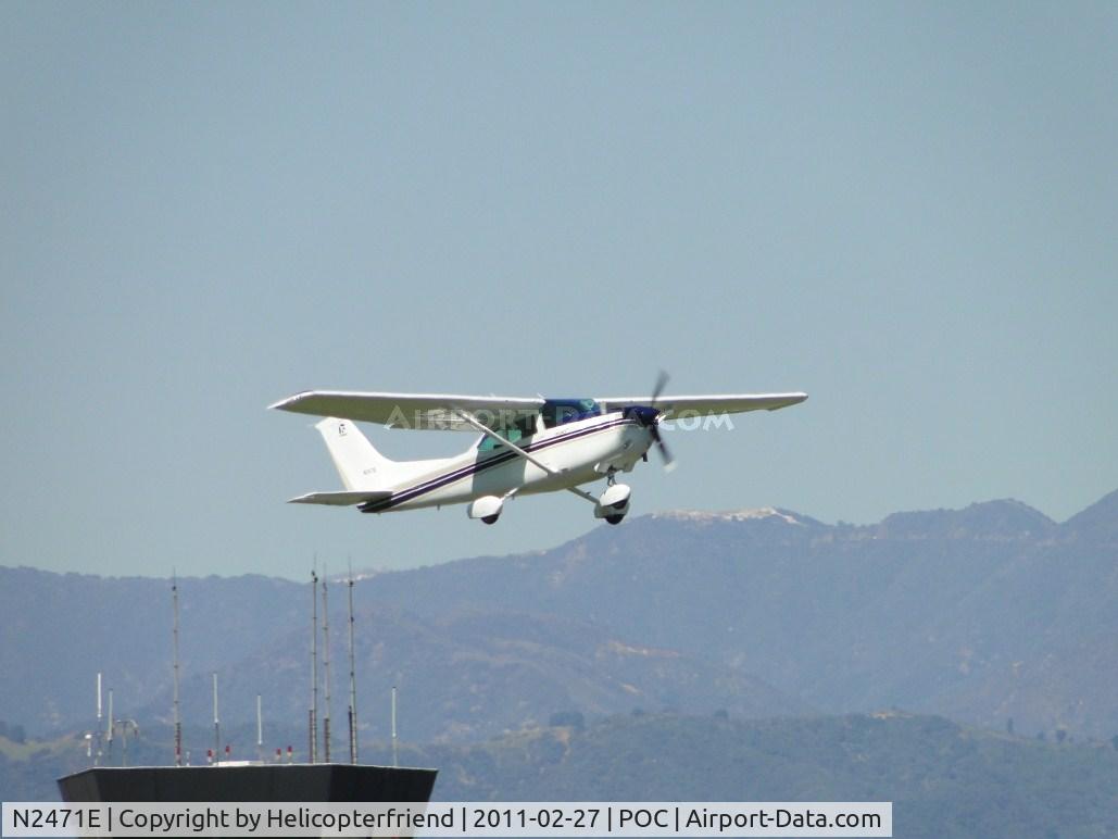 N2471E, 1982 Cessna T182 Skylane C/N 18268206, Taking off on runway 8R passing the tower