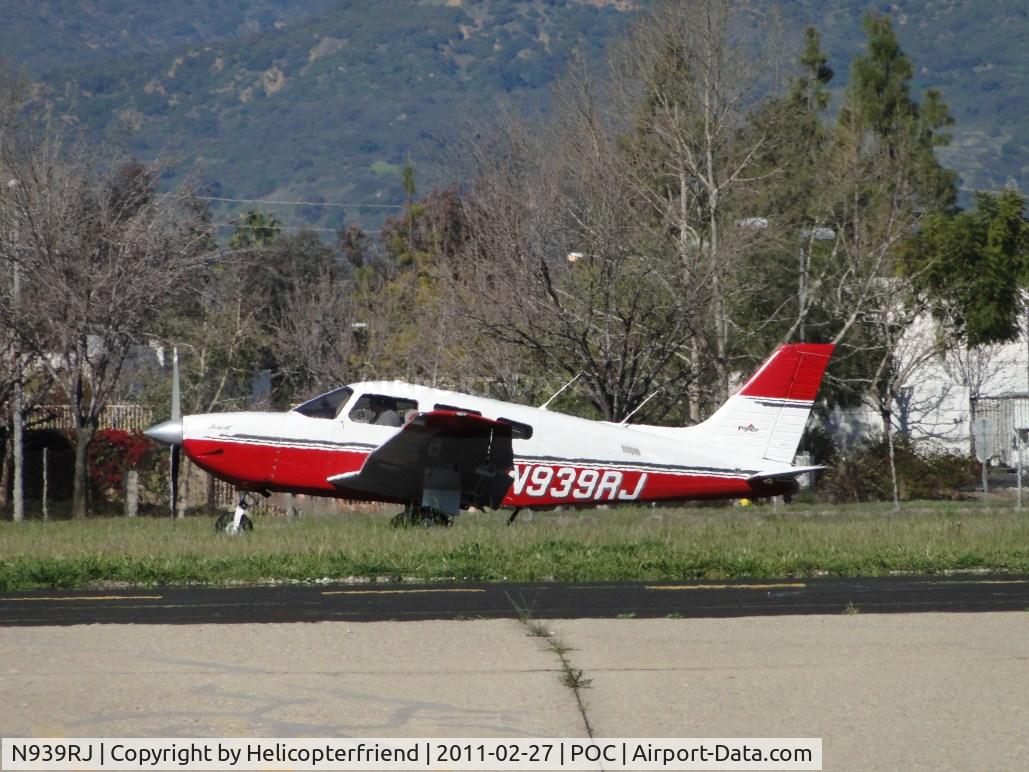 N939RJ, 1998 Piper PA-28-181 C/N 2843136, Rolling out after landing
