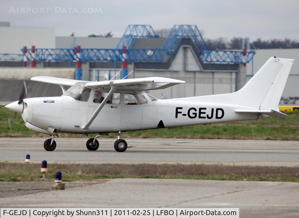 F-GEJD, Cessna 172RG Cutlass RG C/N 172RG-1158, Taxiing holding point rwy 32R for departure... Additional small Air France logo...