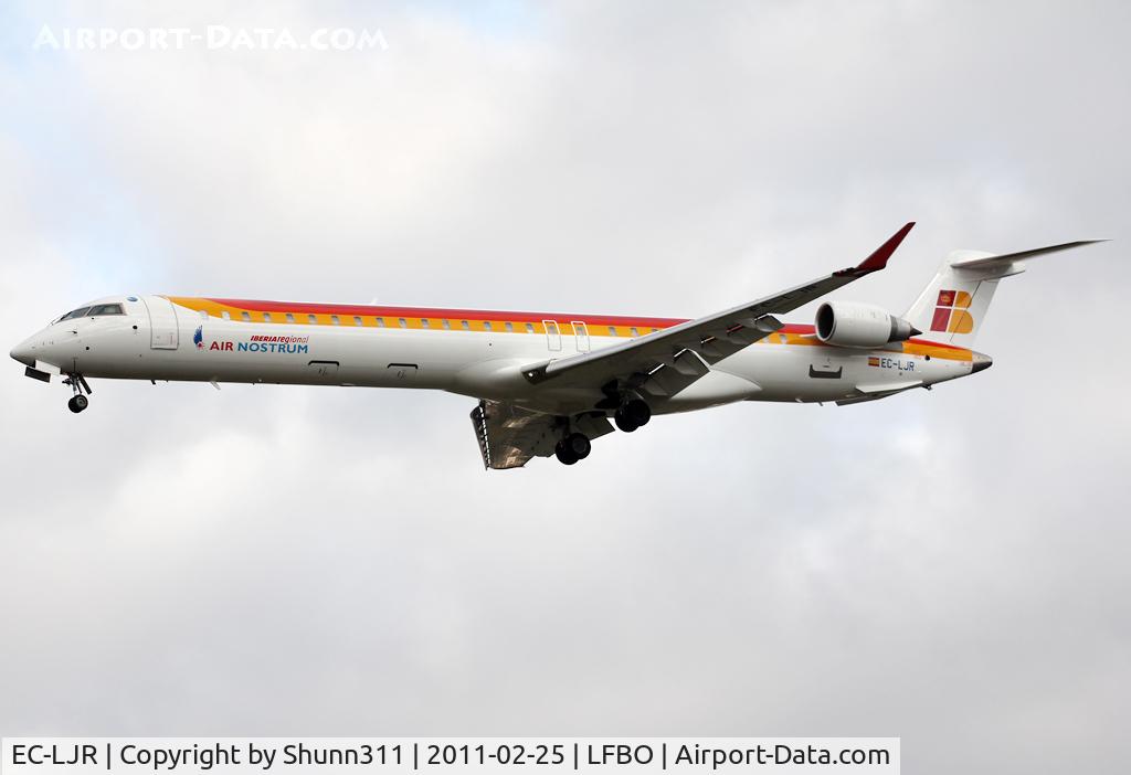 EC-LJR, 2010 Bombardier CRJ-1000ER NG (CL-600-2E25) C/N 19002, Landing rwy 32L