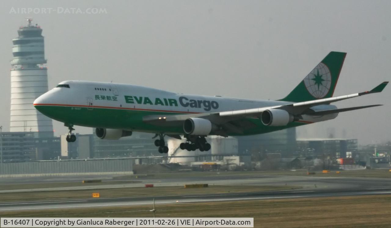 B-16407, 1995 Boeing 747-45E(BDSF) C/N 27899, Eva Air Cargo landing in VIE