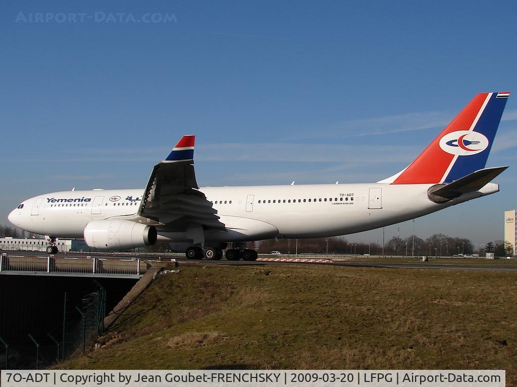 7O-ADT, 2004 Airbus A330-243 C/N 632, aux //