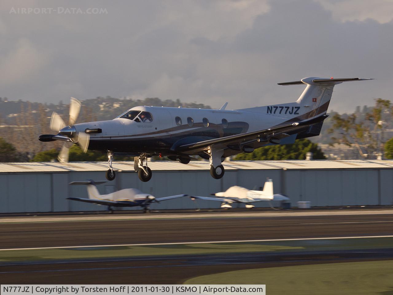 N777JZ, 2007 Pilatus PC-12/47 C/N 817, N777JZ arriving on RWY 21