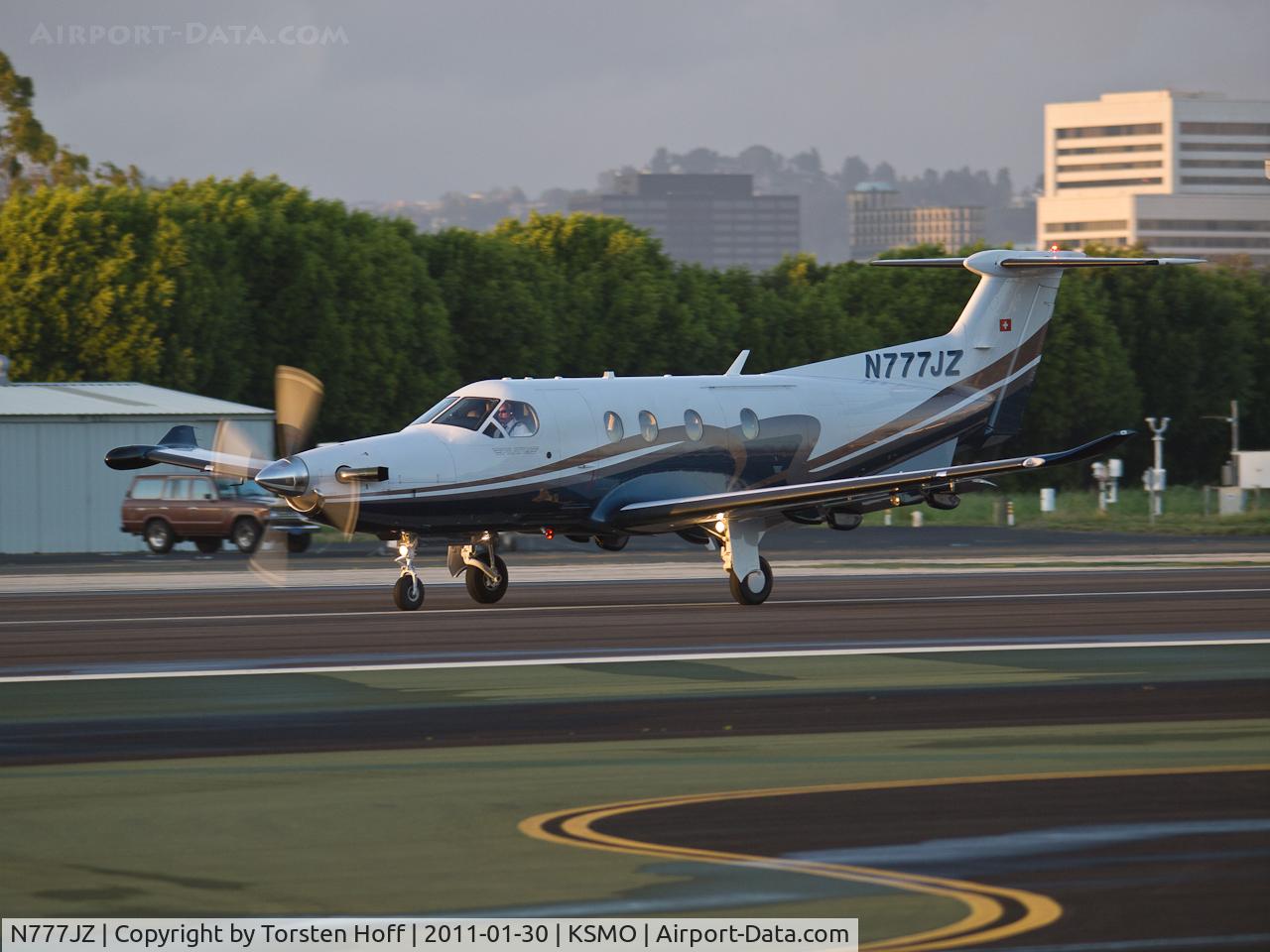 N777JZ, 2007 Pilatus PC-12/47 C/N 817, N777JZ departing from RWY 21