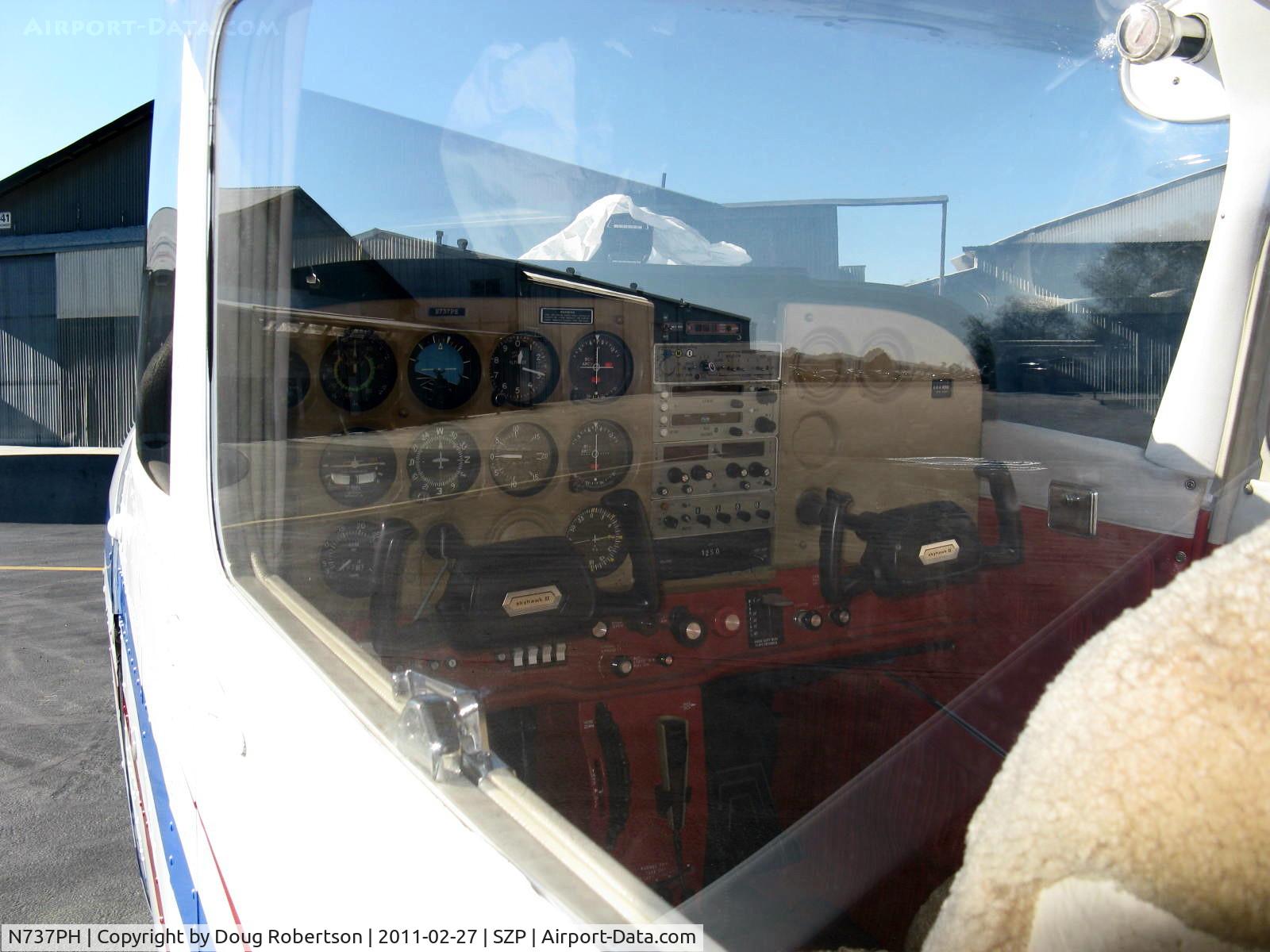 N737PH, 1977 Cessna 172N C/N 17269564, 1977 Cessna 172N SKYHAWK, Lycoming O-320-H2AD 160 Hp, panel