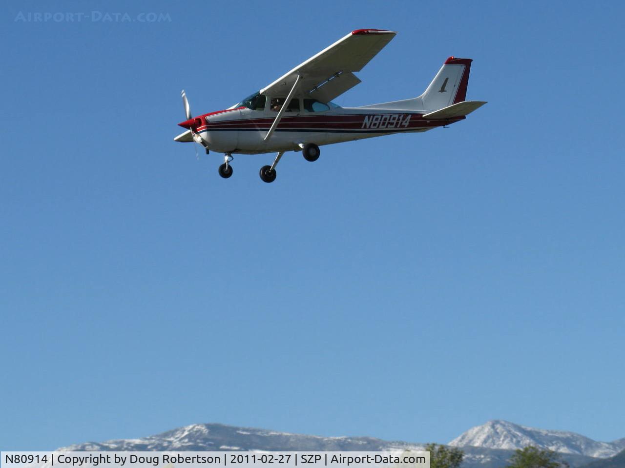 N80914, 1976 Cessna 172M C/N 17266799, 1976 Cessna 172M SKYHAWK, Lycoming O-320 150 Hp, on final Rwy 22