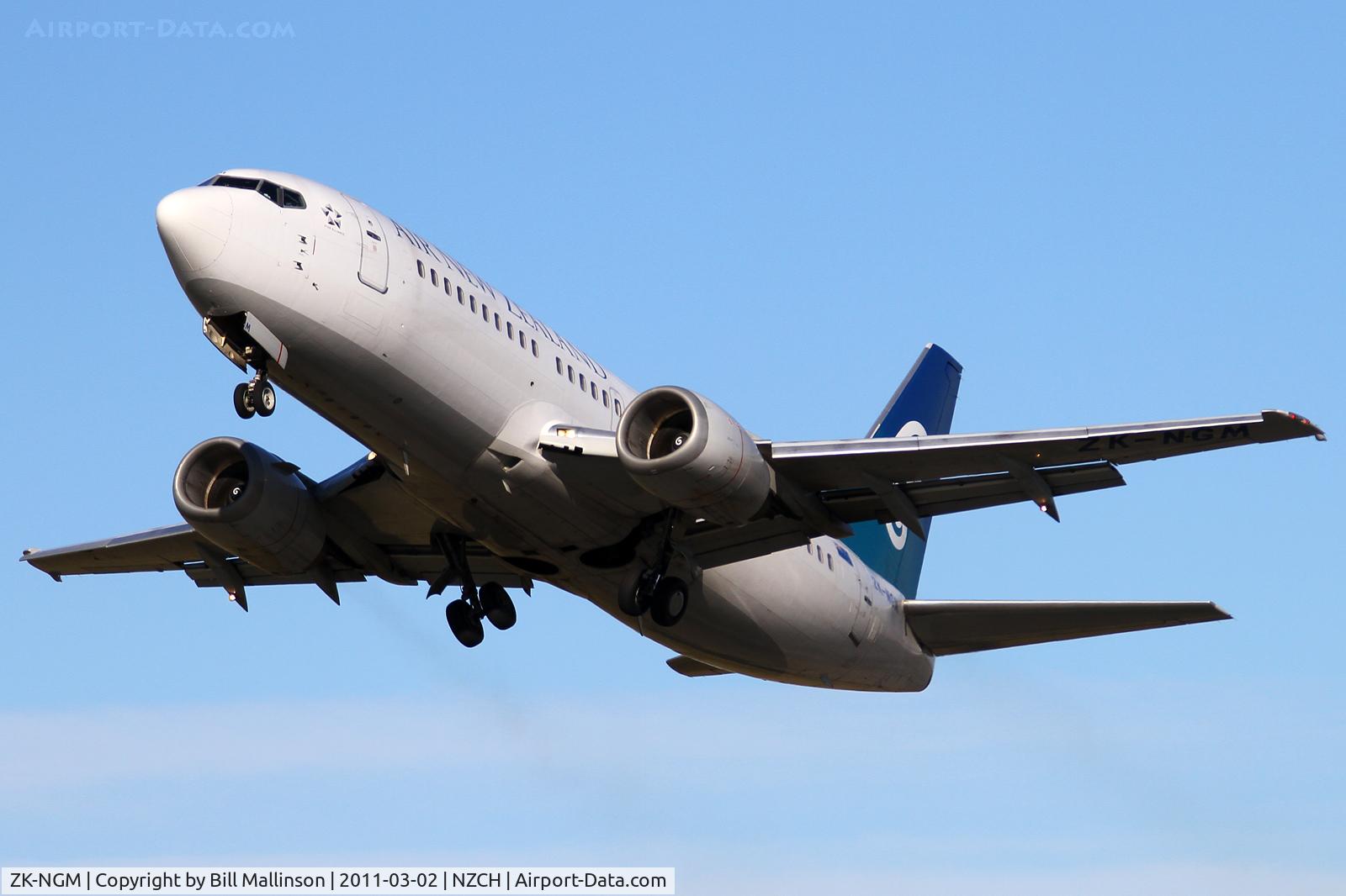 ZK-NGM, 1995 Boeing 737-3K2 C/N 28085, oh.... how I love the cross r/w