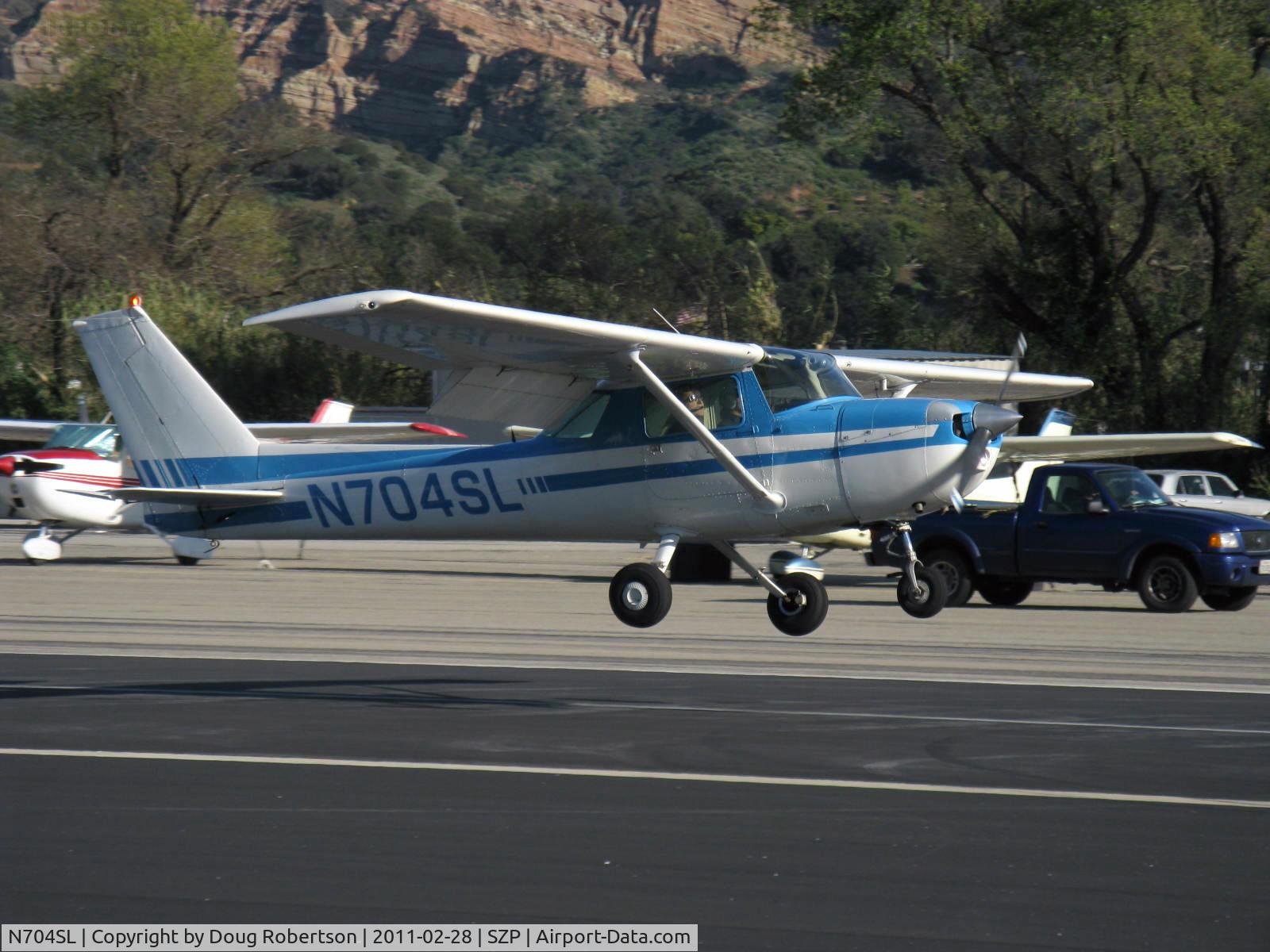 N704SL, 1976 Cessna 150M C/N 15078837, 1976 Cesssna 150M, Continental O-200 100 Hp, landing Rwy 22