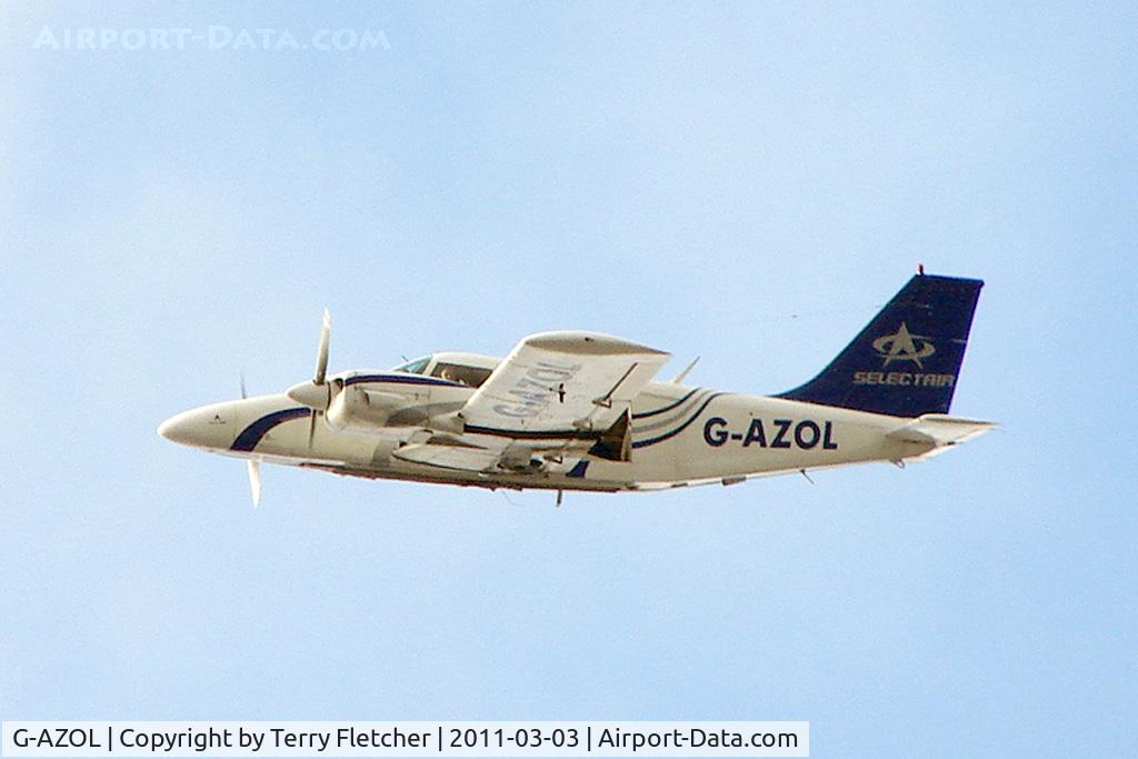 G-AZOL, 1971 Piper PA-34-200 Seneca C/N 34-7250075, 1971 Piper PIPER PA-34-200-2, c/n: 34-7250075 flying low over Central London