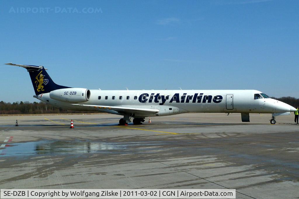 SE-DZB, 1999 Embraer EMB-145EP (ERJ-145EP) C/N 145113, visitor