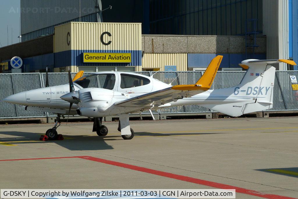 G-DSKY, 2005 Diamond DA-42 Twin Star C/N 42.084, visitor
