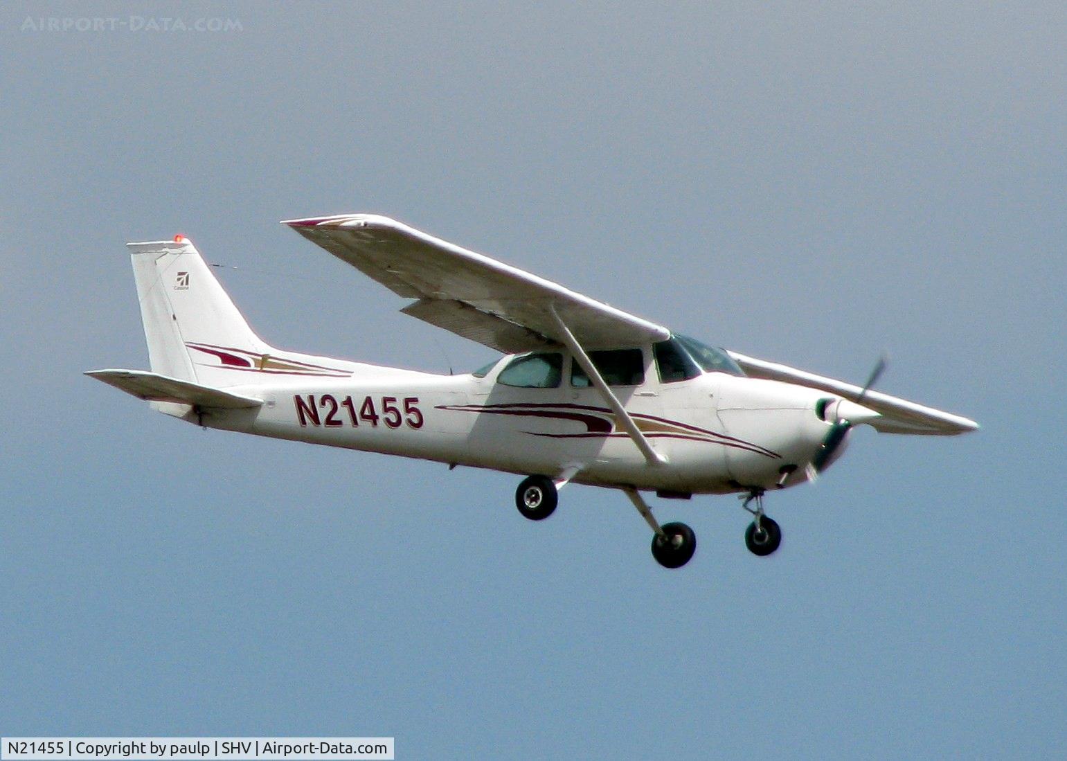 N21455, 1974 Cessna 172M C/N 17263950, Landing at Shreveport Regional.