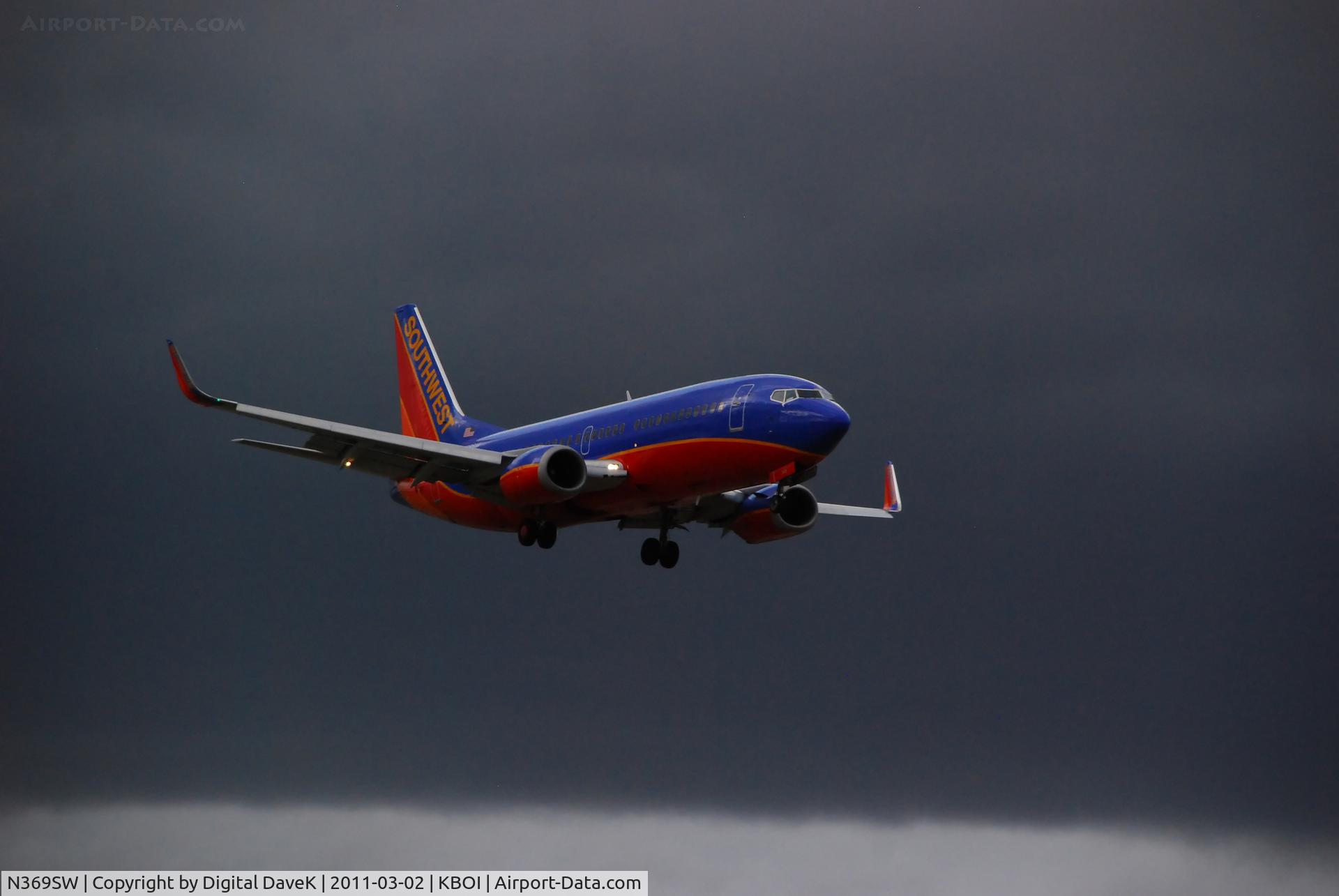 N369SW, 1993 Boeing 737-3H4 C/N 26580, Approach @ KBOI