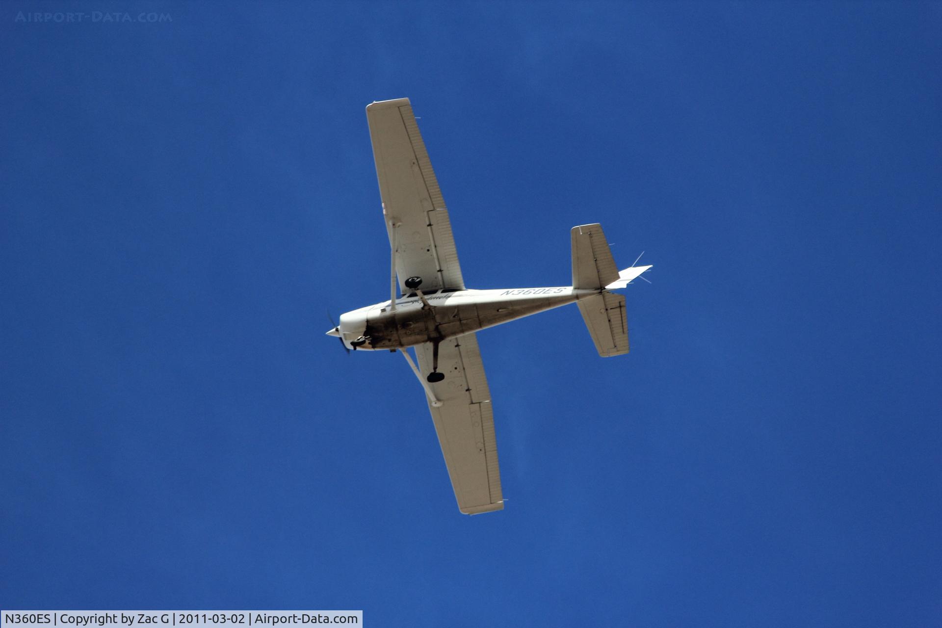 N360ES, 1997 Cessna 172R C/N 17280010, Flew right over my deck, got a great underside photo! I think it was heading to KAPA