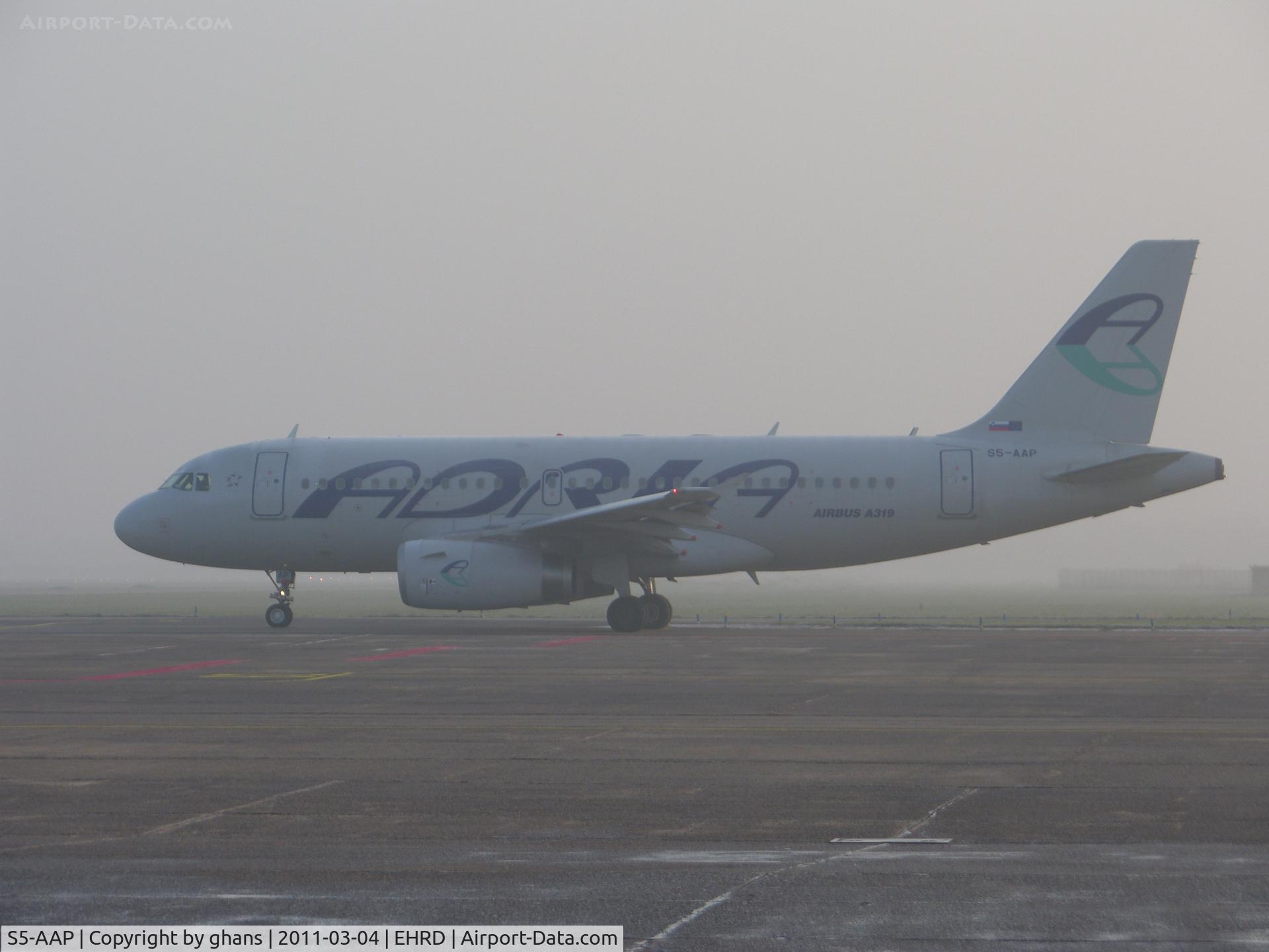 S5-AAP, 2010 Airbus A319-132 C/N 4282, taxi to rw06
