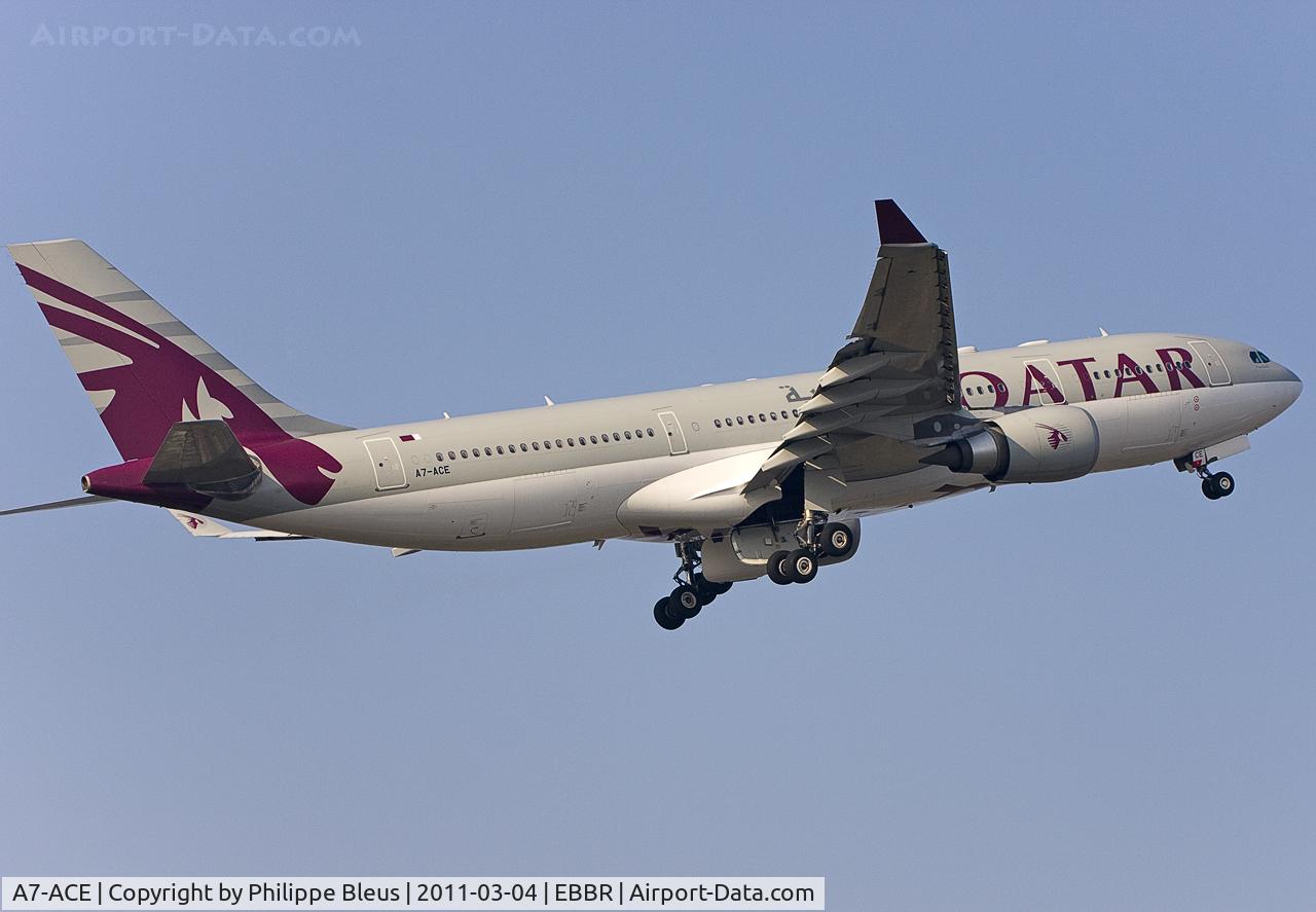 A7-ACE, 2004 Airbus A330-203 C/N 571, New visitor to Brussels (since late january 2011) taking off from rwy 07R to Doha by a sunny winter day. Nose gear on the move. Qatar's CEO wants to make Qatar World's airline #1.