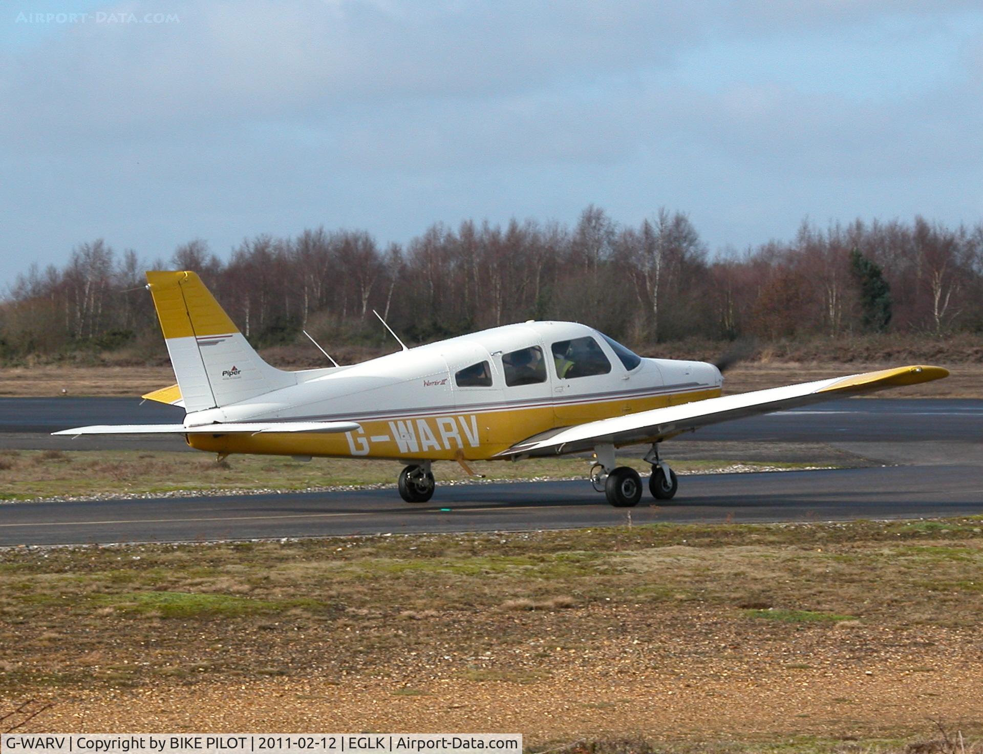 G-WARV, 1998 Piper PA-28-161 Cherokee Warrior III C/N 2842036, Cherokee Warrior III entering rwy 25.