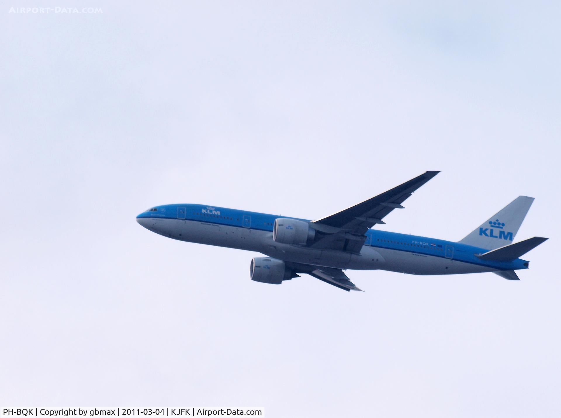 PH-BQK, 2005 Boeing 777-206/ER C/N 29399, Coming to a landing at JFK, still at about 3000 feet...
