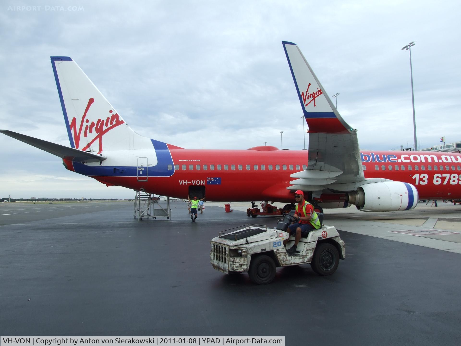 VH-VON, 2003 Boeing 737-8FE C/N 33795, VH-VON @ YPAD Virgin B737-8FE [2003]