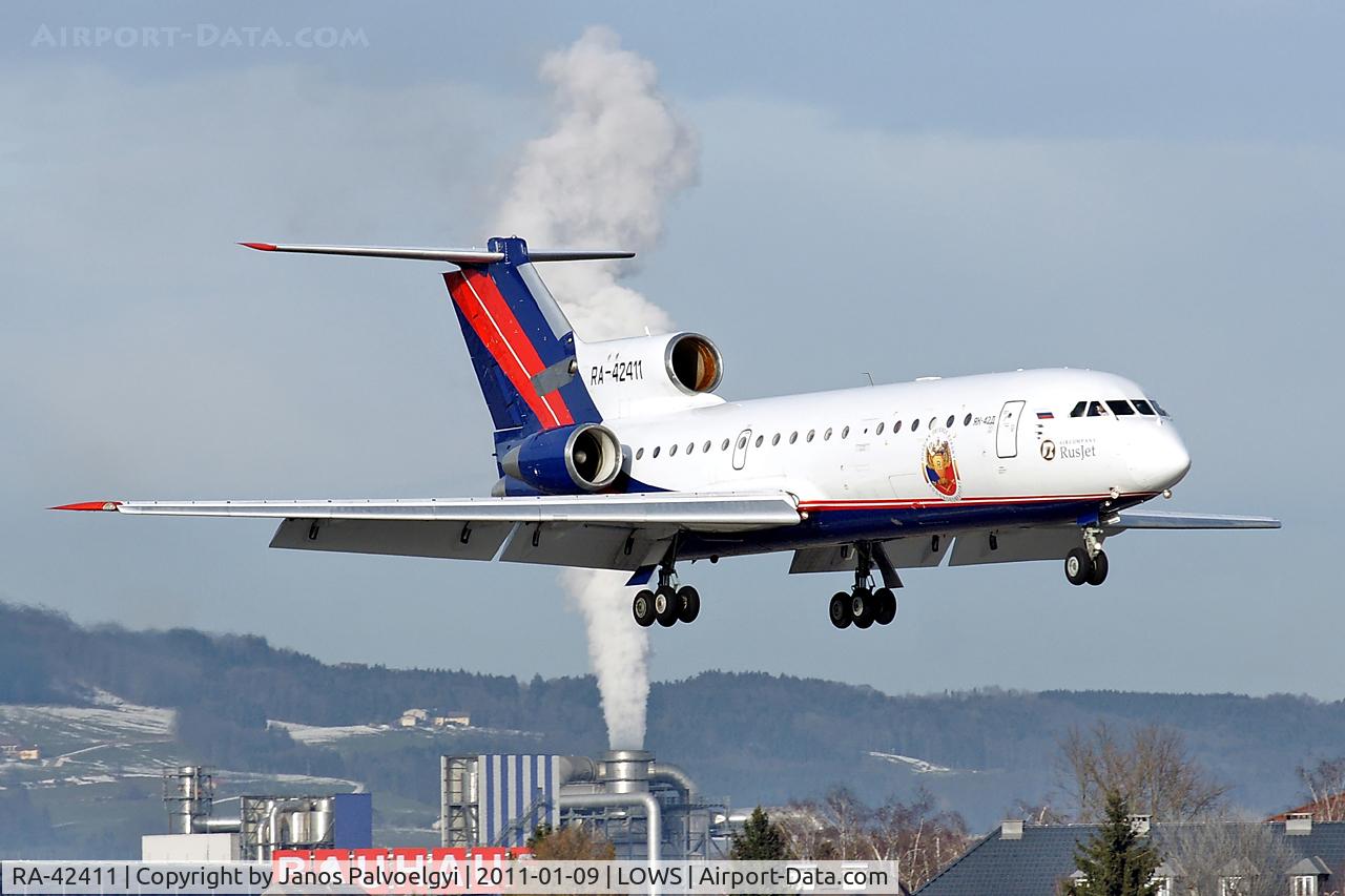 RA-42411, 1992 Yakovlev Yak-42D C/N 4520421219043, RusJet Yakowlev Yak-42D landing in LOWS
