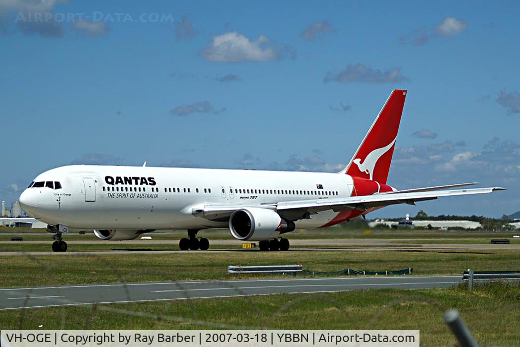 VH-OGE, 1989 Boeing 767-338/ER C/N 24531, Boeing 767-338ER [24531] QANTAS Brisbane-International~VH 18/03/2007