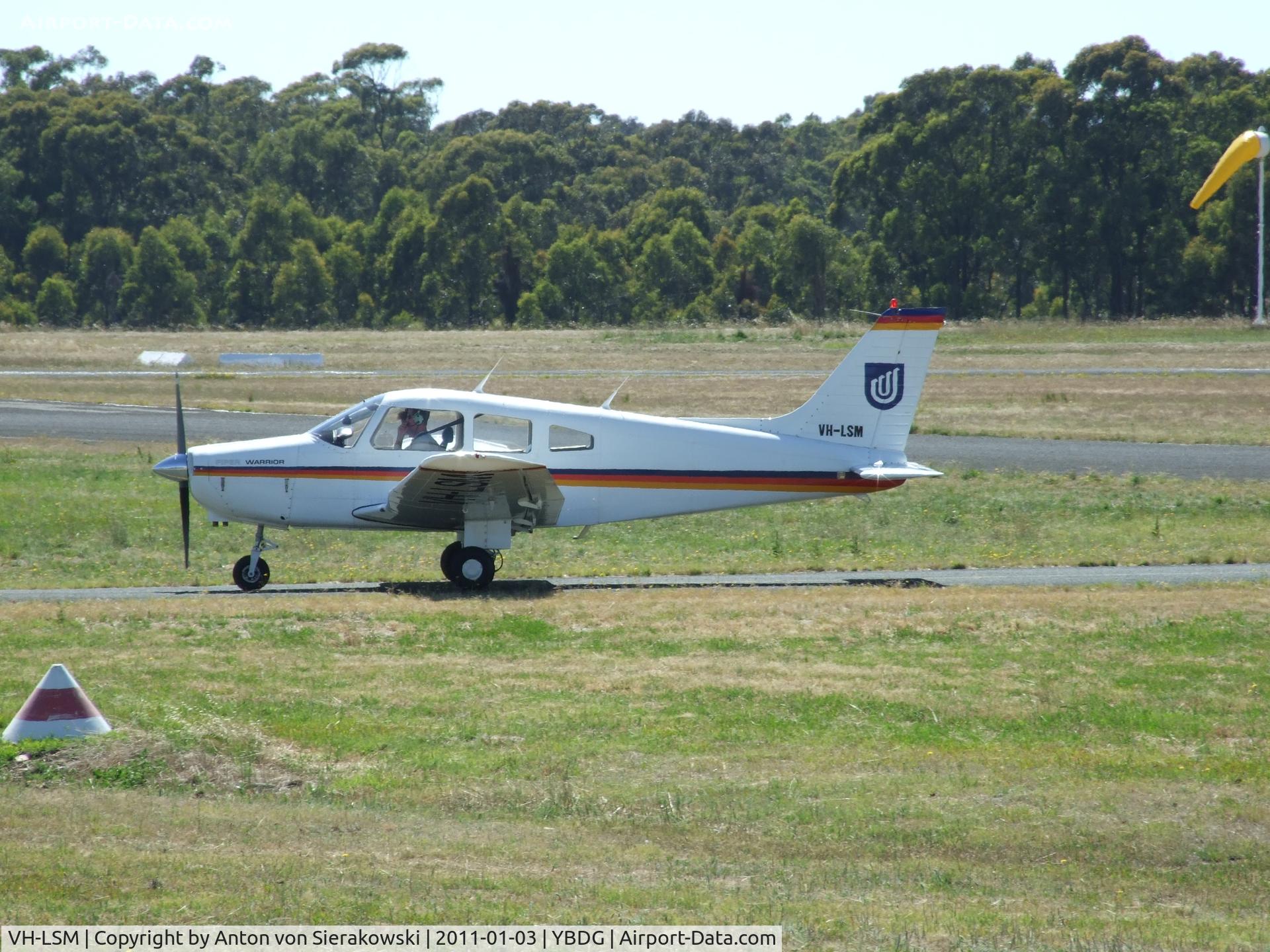 VH-LSM, 1979 Piper PA-28-161 C/N 28-7916505, VH-LSM @ YBDG Warrior II
