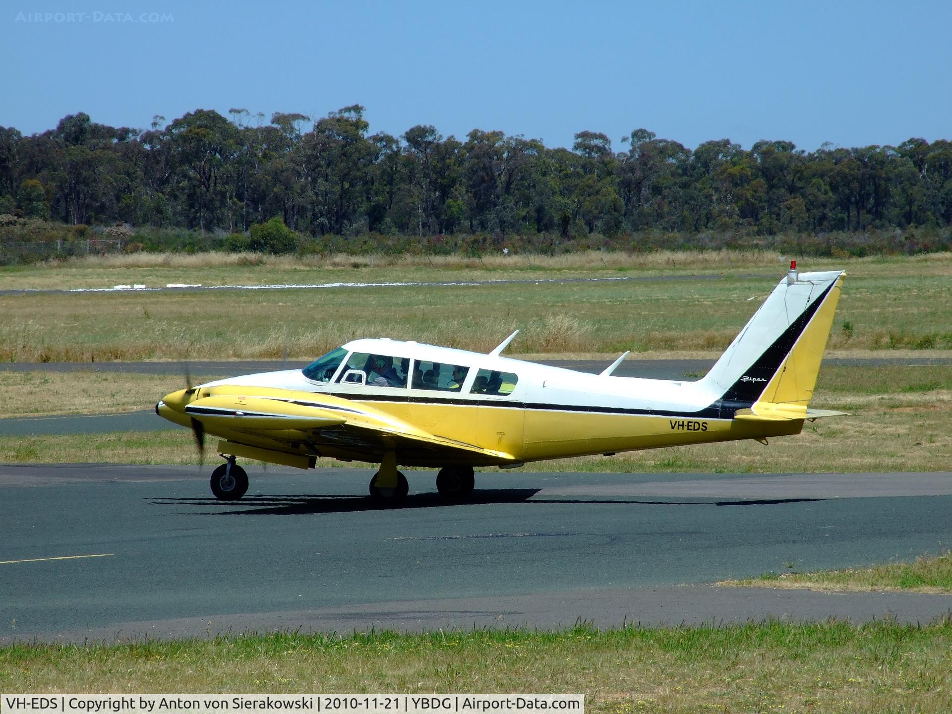 VH-EDS, 1969 Piper PA-30 Twin Comanche C/N 30-1943, VH-EDS @ YBDG Piper PA-30 [1969] Twin Comanche