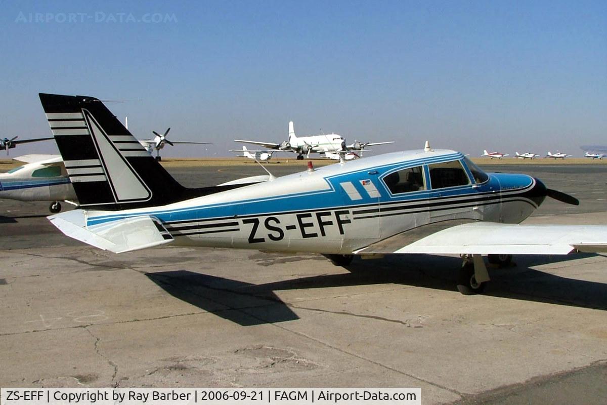 ZS-EFF, Piper PA-24-260 Comanche C/N 24-4045, Piper PA-24-260 Comanche [24-4045] Rand~ZS 21/09/2006